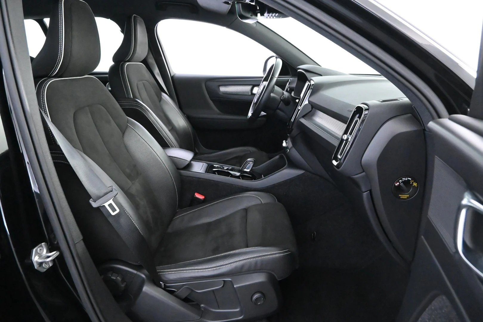 Car Image - 2VKGhhEQ9eLgUPGoLcgxid