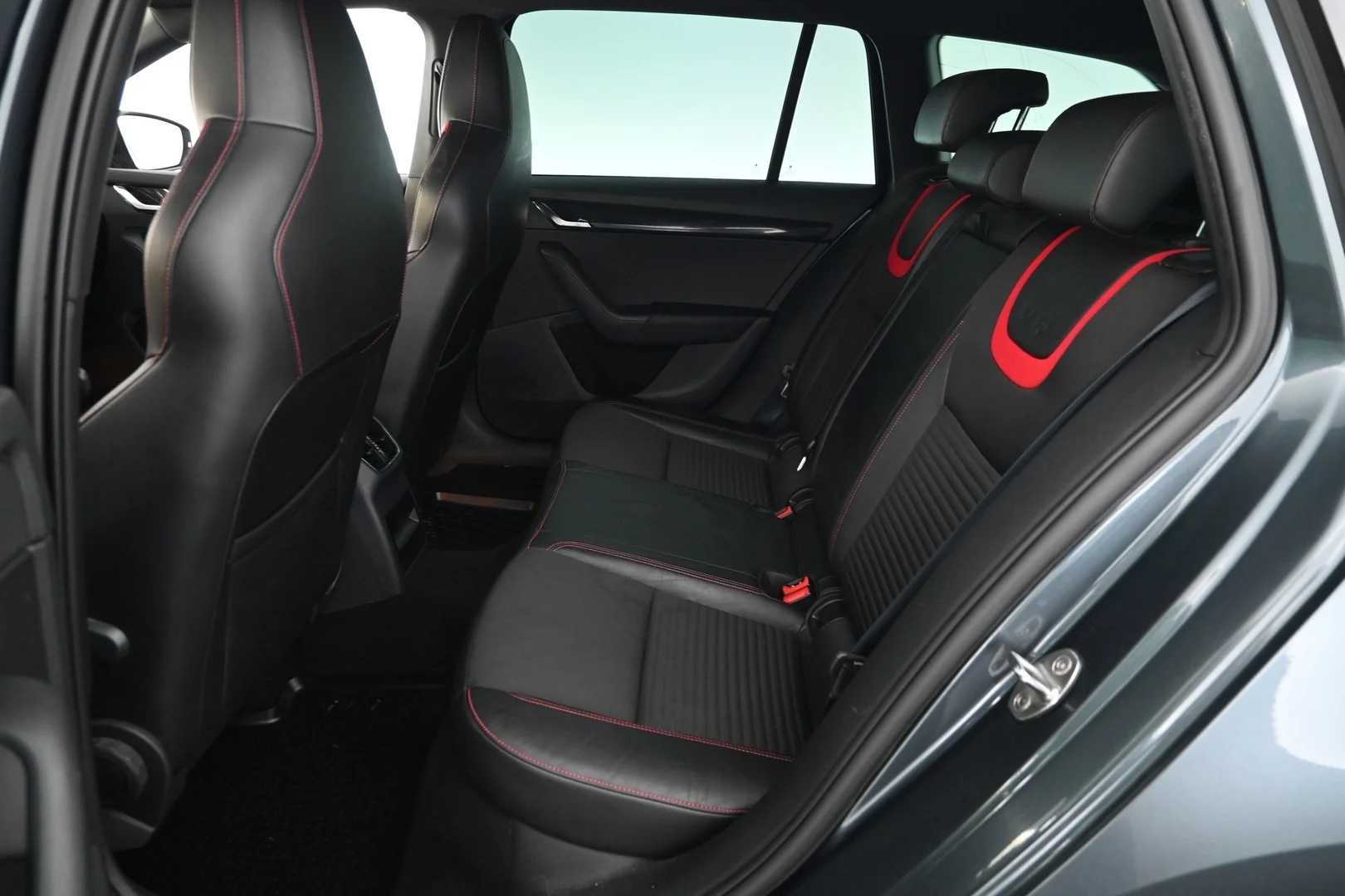 Car Image - 3nLcbABuxMs0LBI3vMCCVB