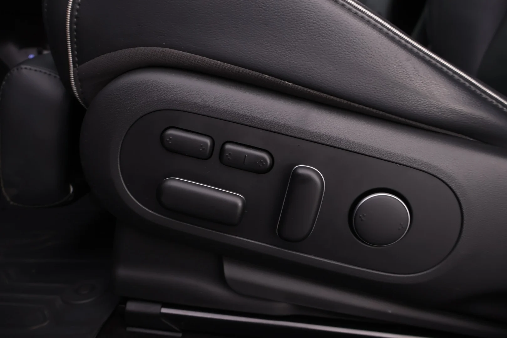 Car Image - 2kVwH8JO3uRpVMMKYSi2x2