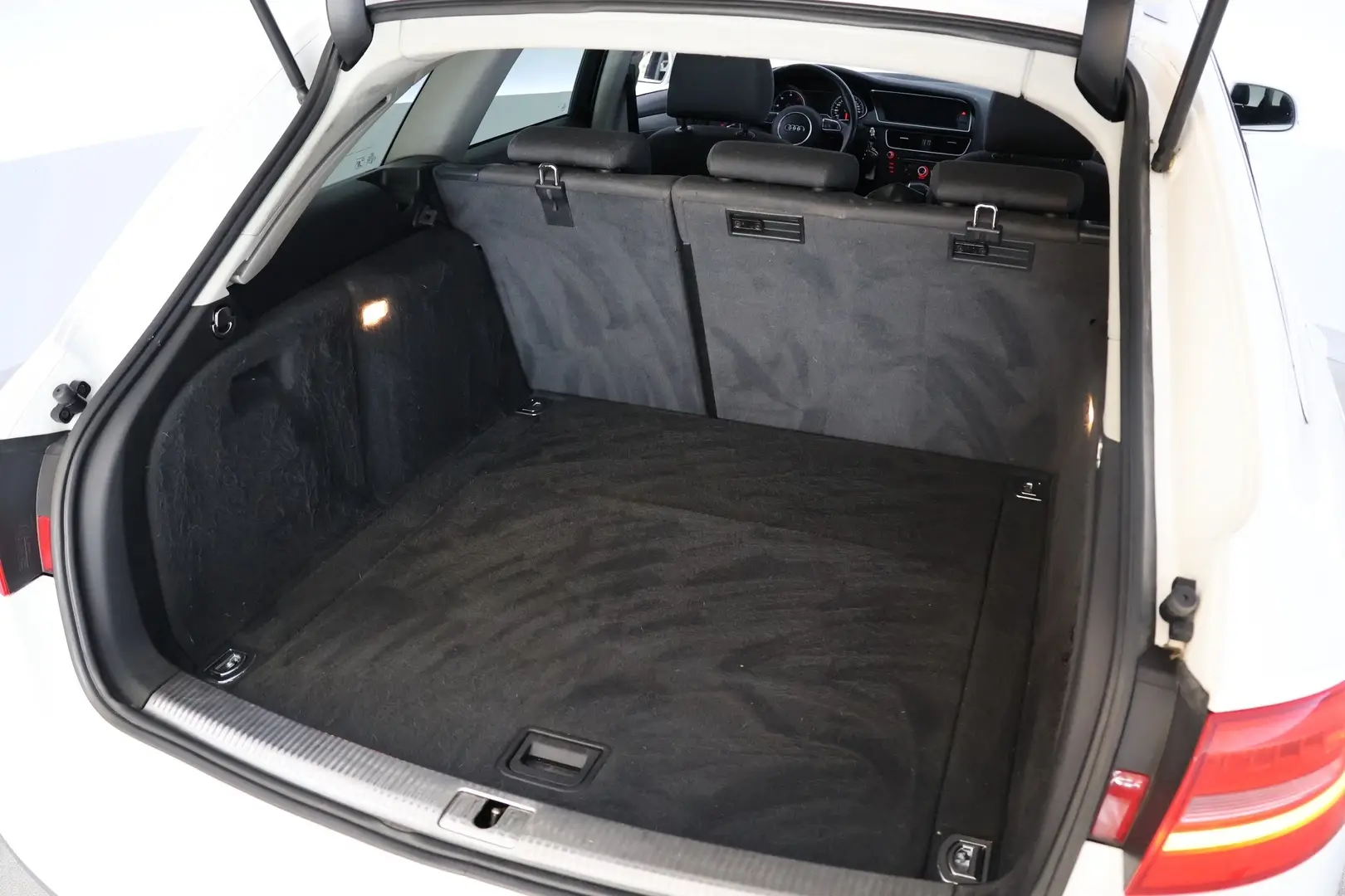 Car Image - 3ULgZZfMflr7hxIRCQtjzQ