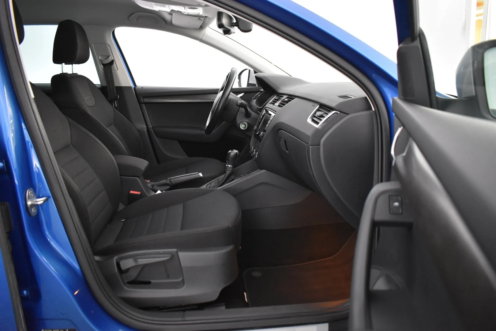 Car Image - 4gIK1PXQniBHxosG0dg0pU