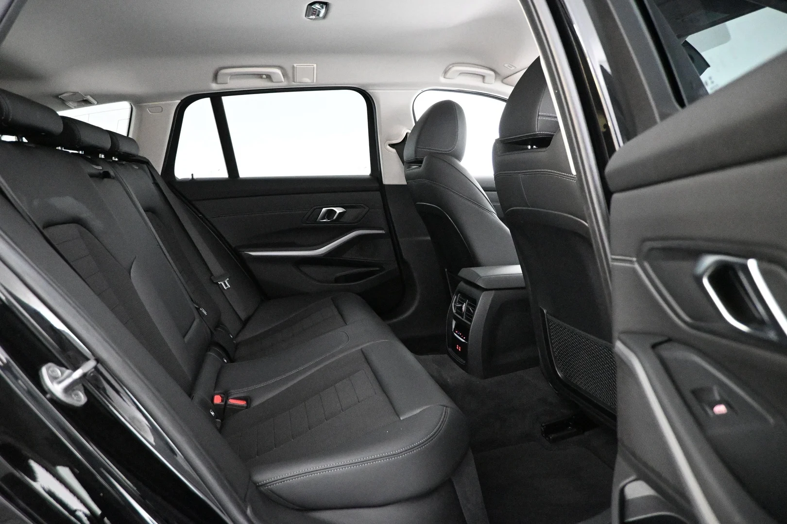 Car Image - 1e37xVbJwBD1fbAEsy0X7z