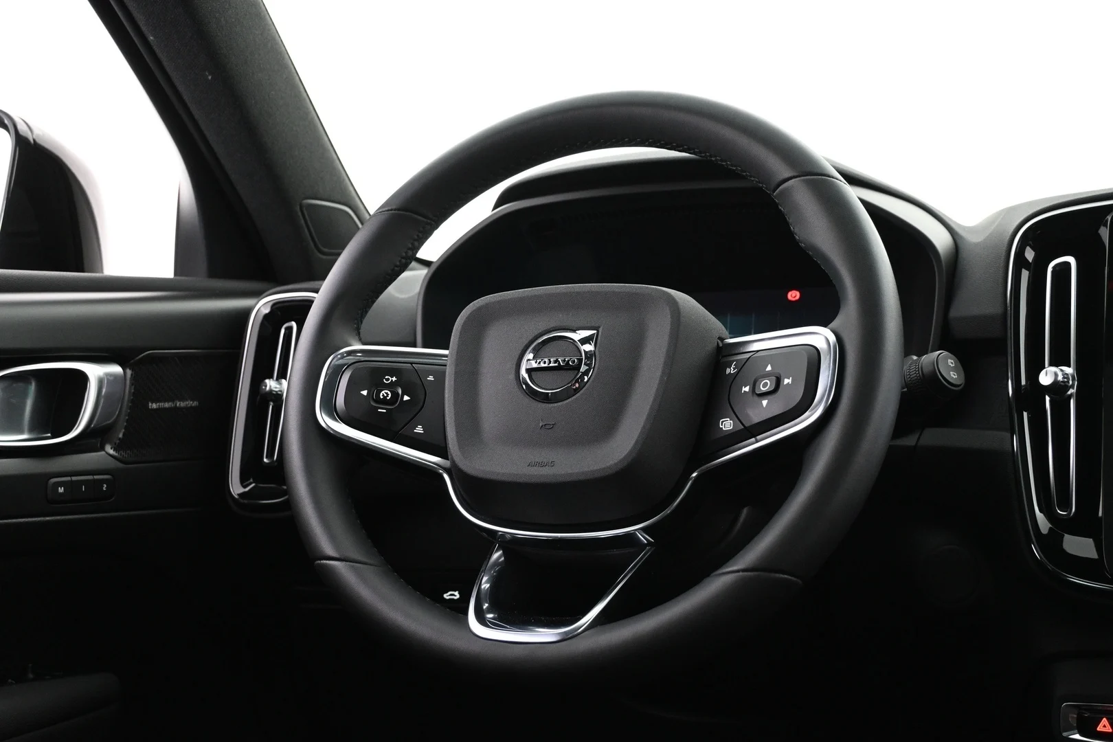 Car Image - 1EUUhR1AE5LXh9rfAp4aq6