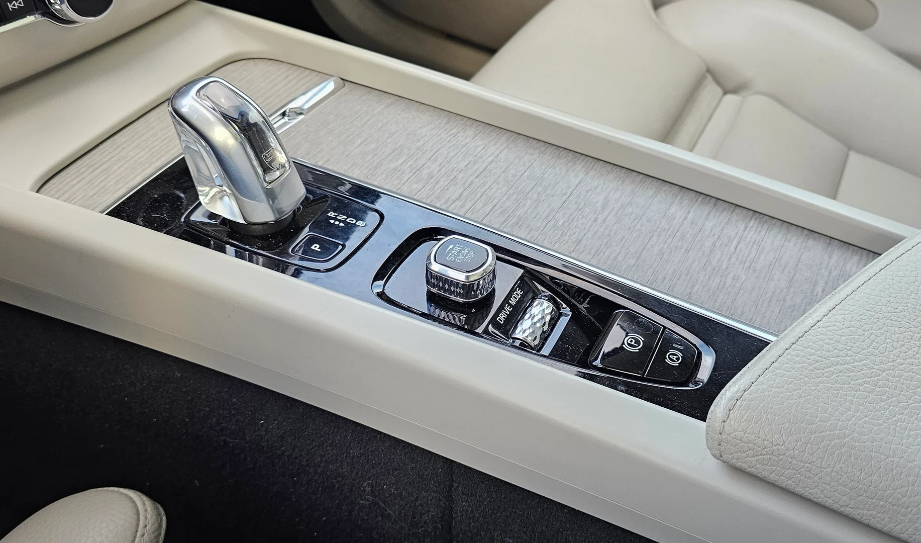 Car Image - 6IZSjjX0oA9OgaMk56g7kd