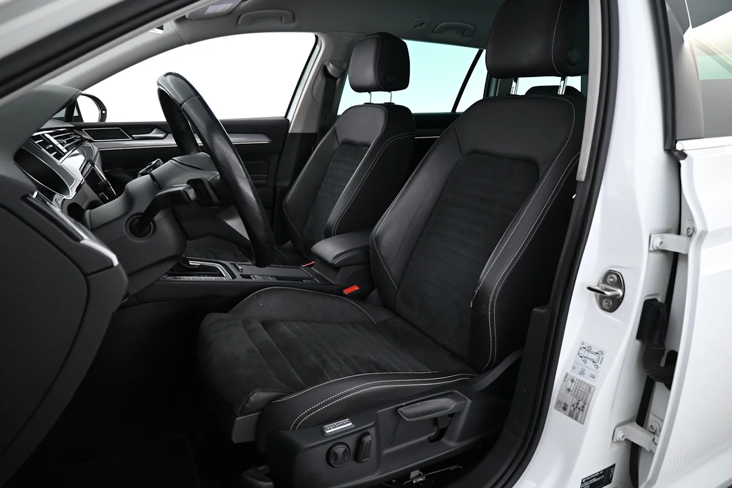 Car Image - 8kGxcLbiKsuuko8EVU7Yu