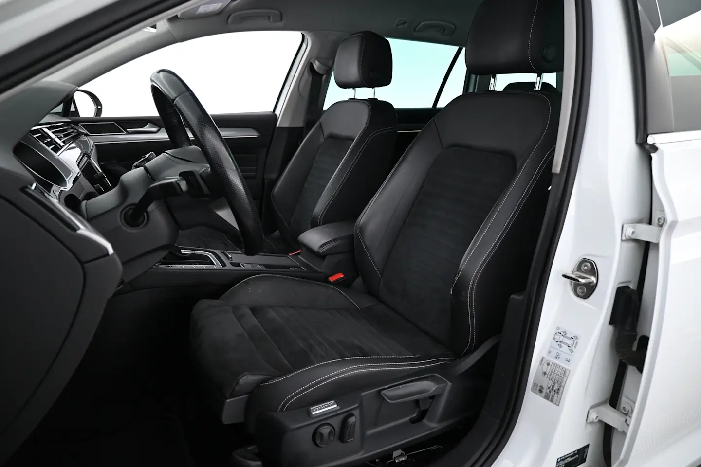Car Image - 8kGxcLbiKsuuko8EVU7Yu