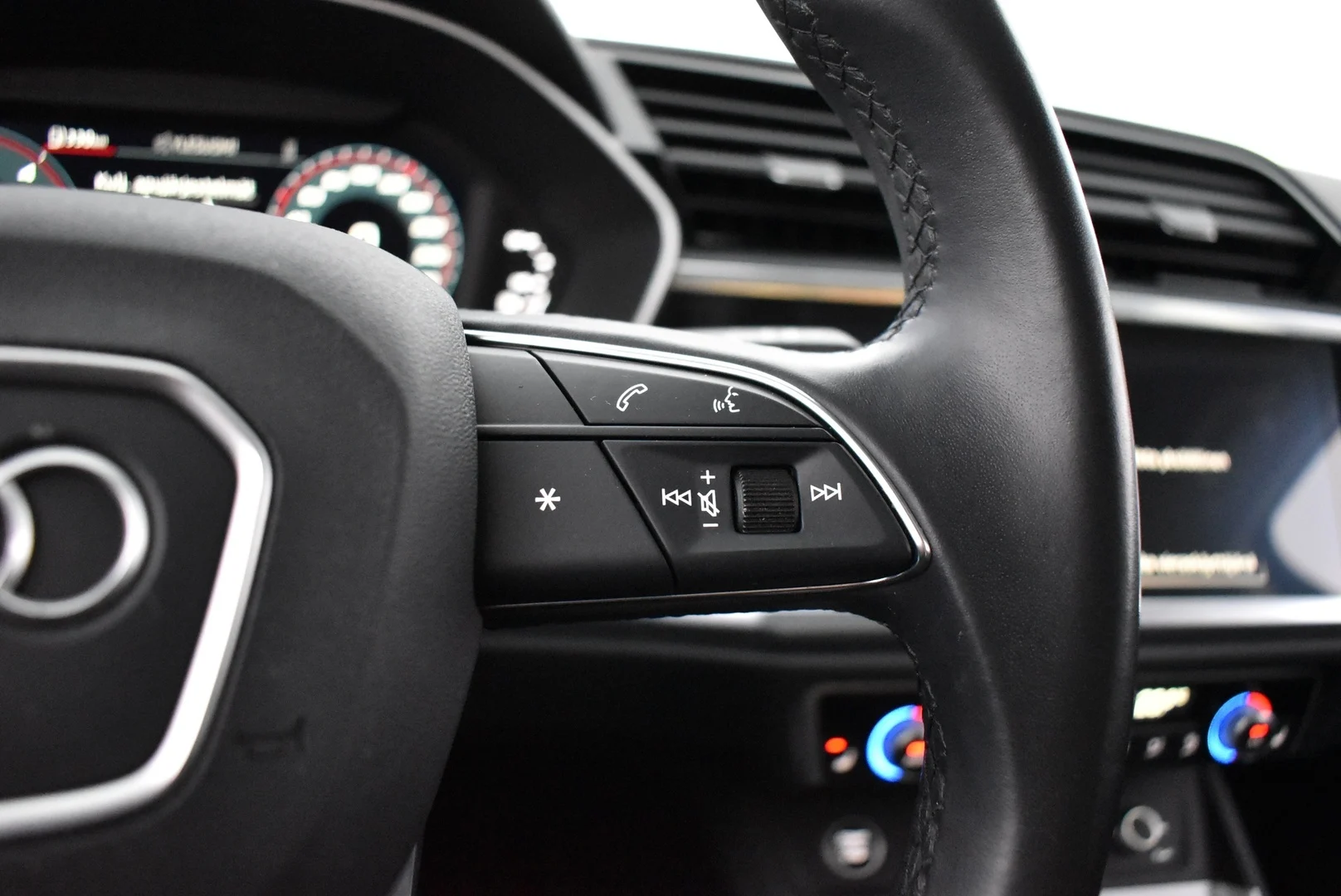 Car Image - jLUX11PJbcvHuckT2pRvM