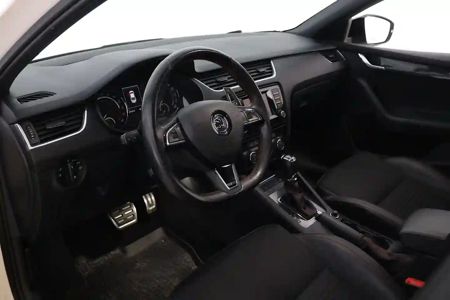 Car Image - 2qJEkn3y4aAt4X34cXeWC3