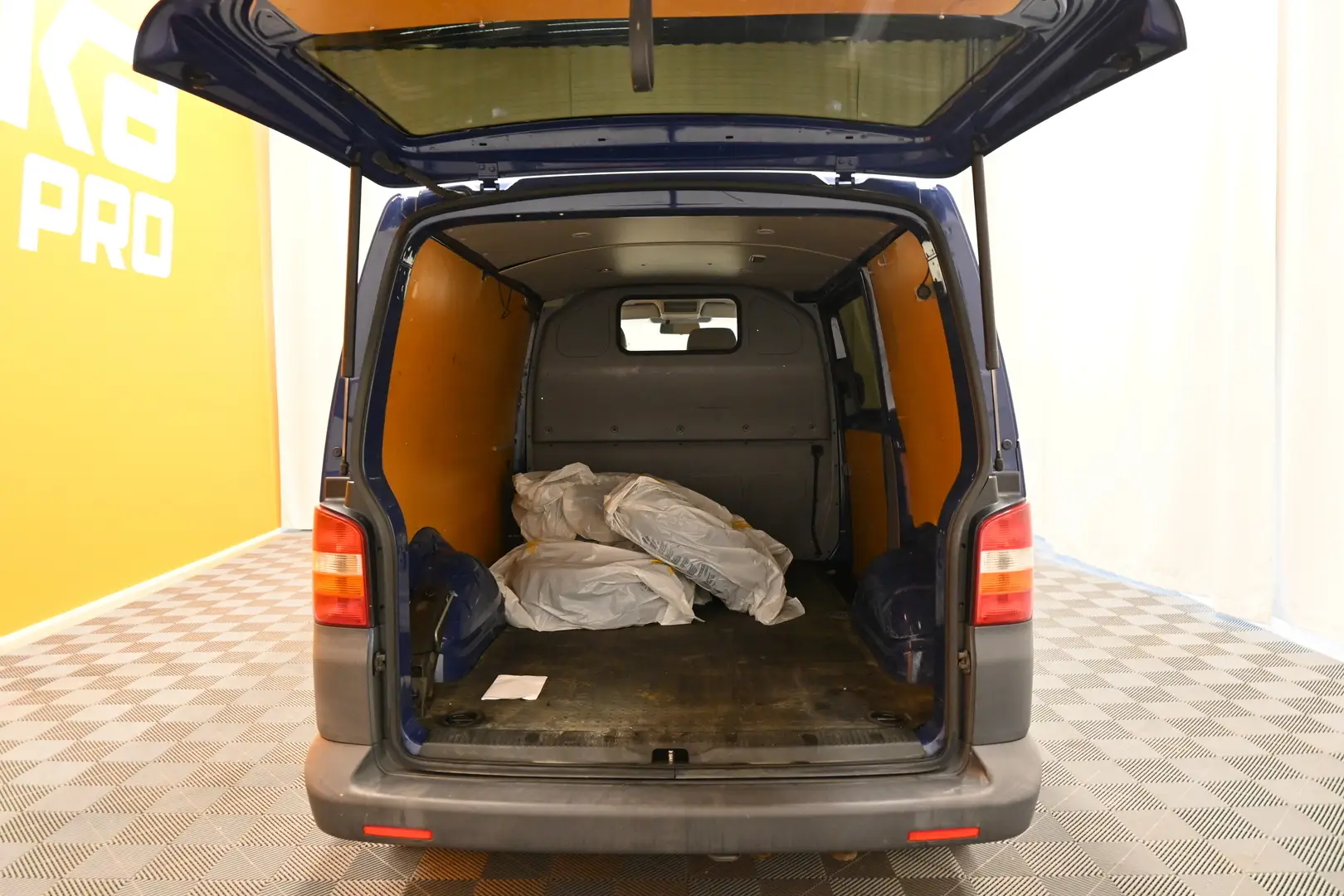 Car Image - 2K9vWXIdV4pOc5ez8Ip54y