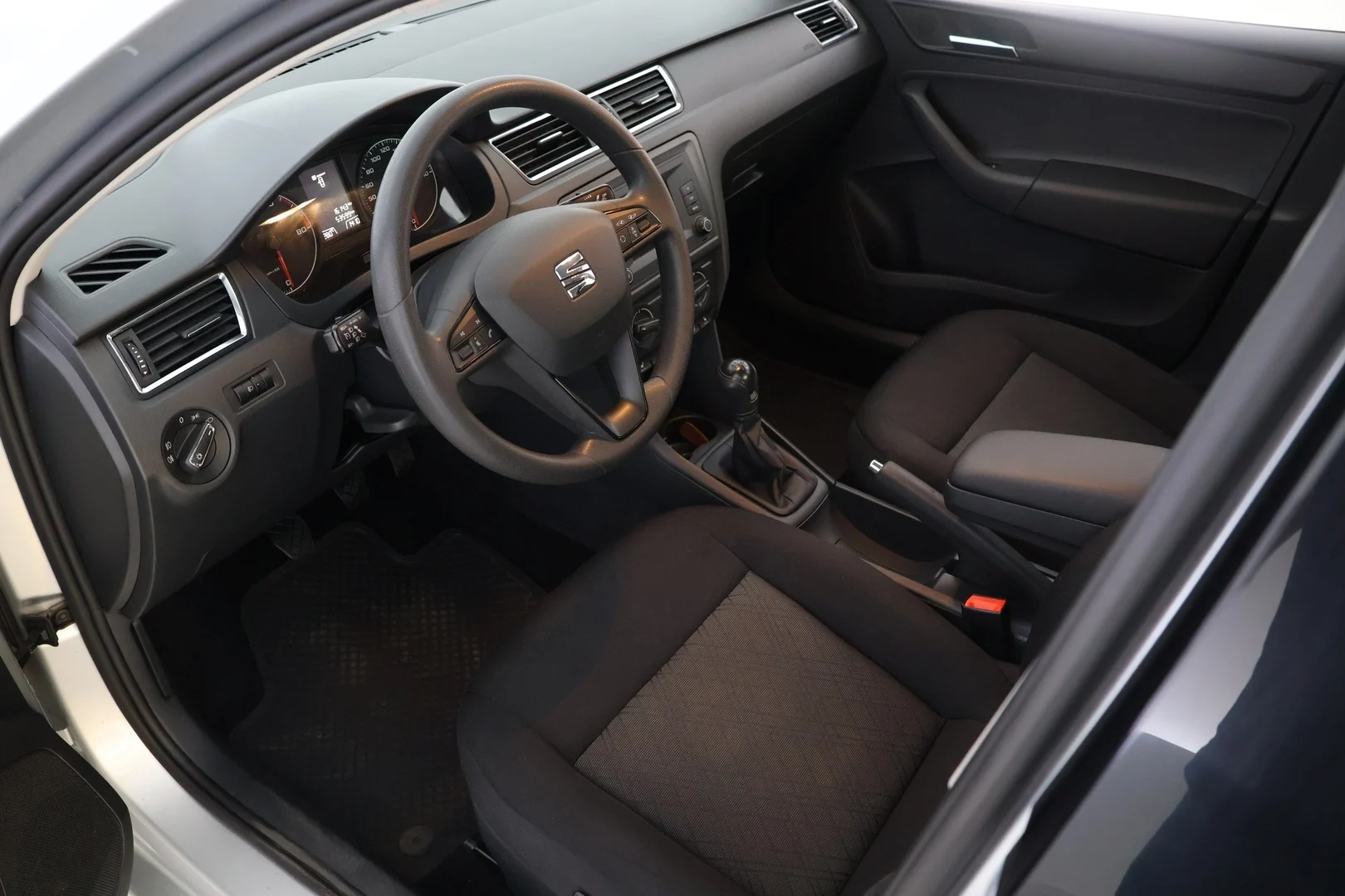 Car Image - 23QzNSvu9XClEstw4erd3U