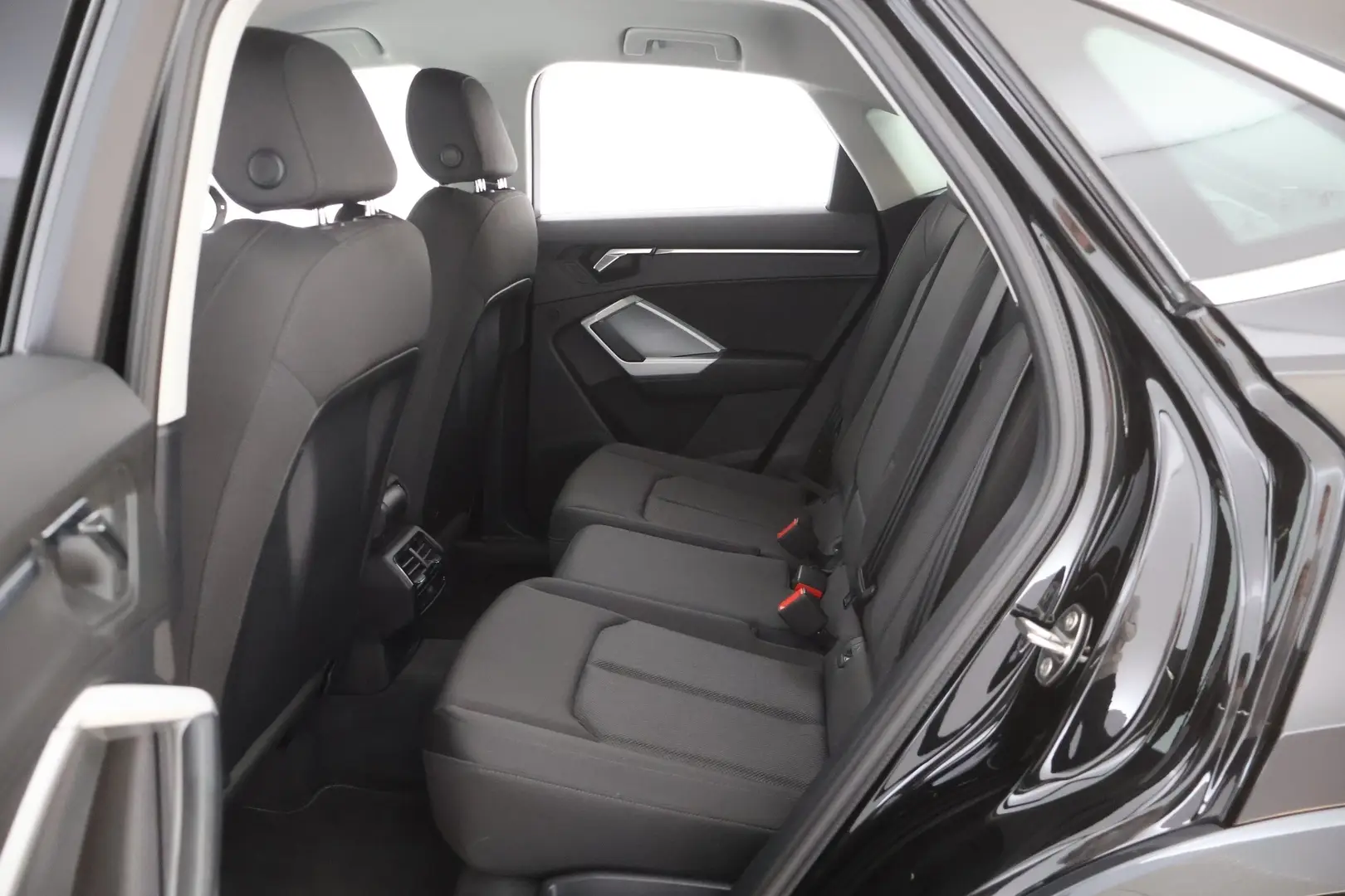 Car Image - 6cDOZQ9cDwN9XmkhlIMsmN