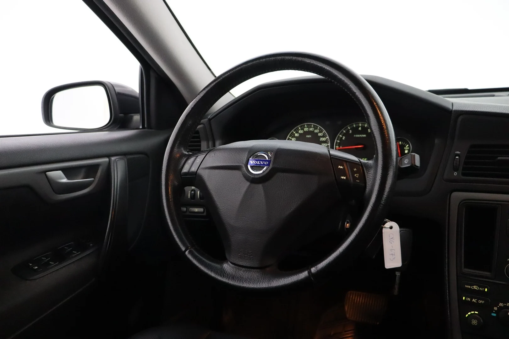 Car Image - om4SZ8IlyiaT3o0NEWvB6