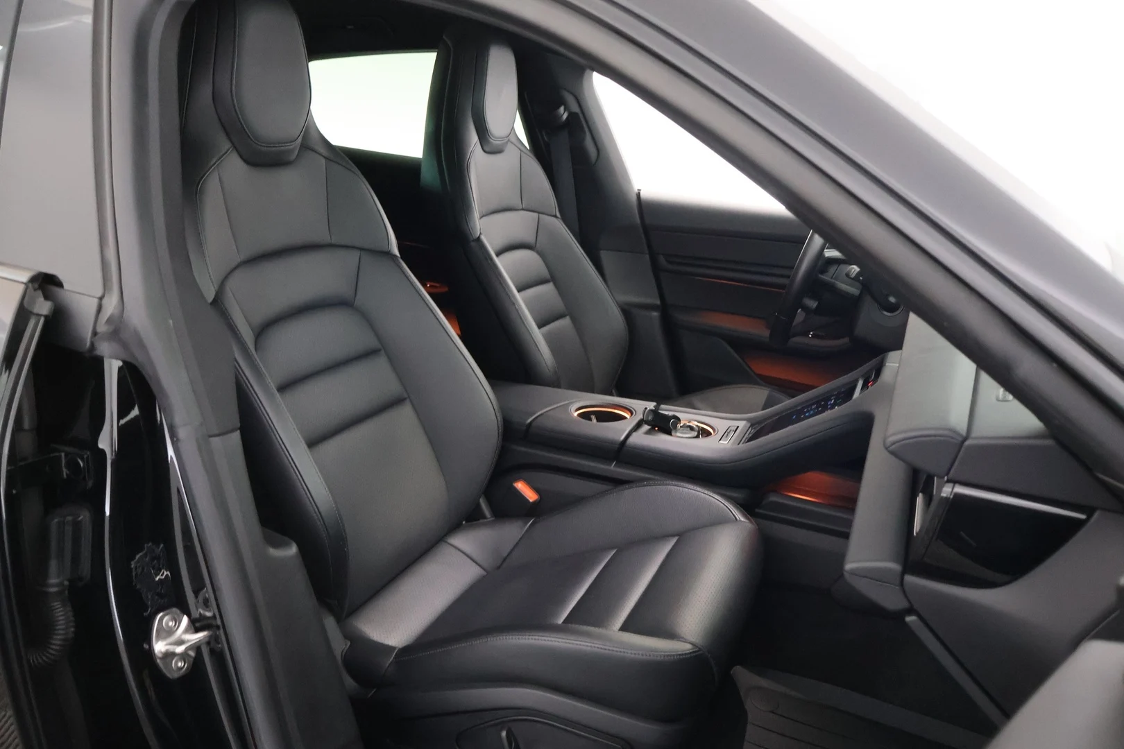 Car Image - 63KoFnNaVCe8h8afqvL9fp