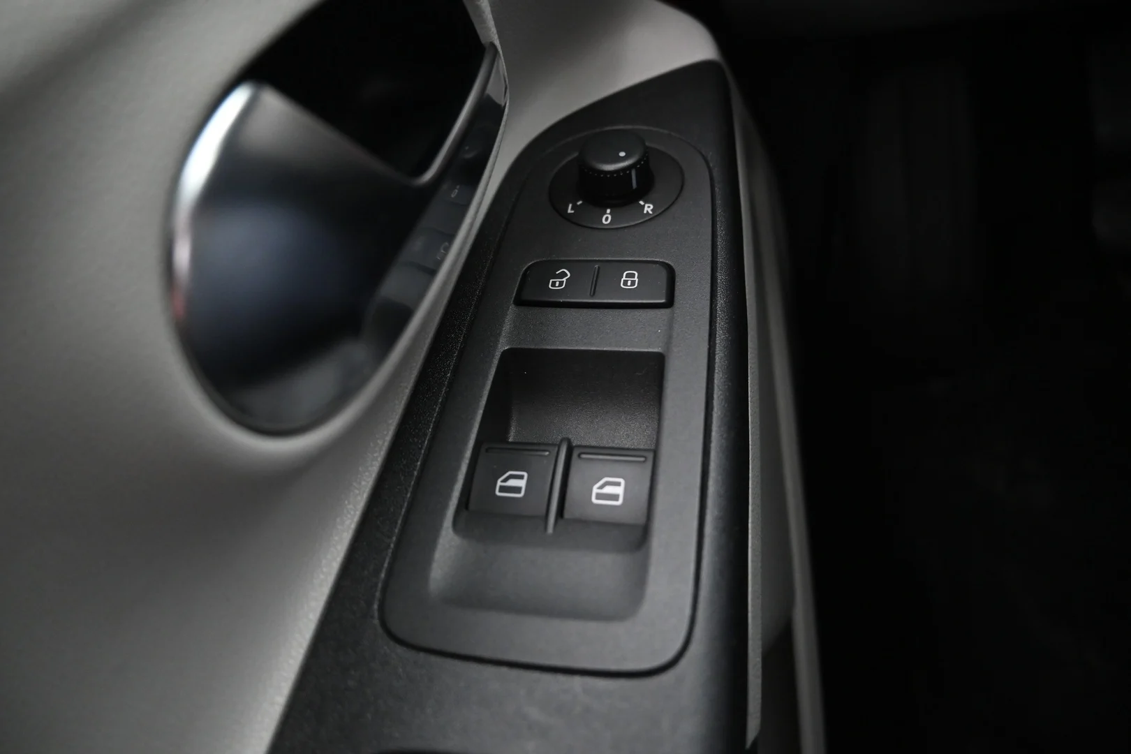 Car Image - 31QyDJ8JRbIlakFEcy9EJ1