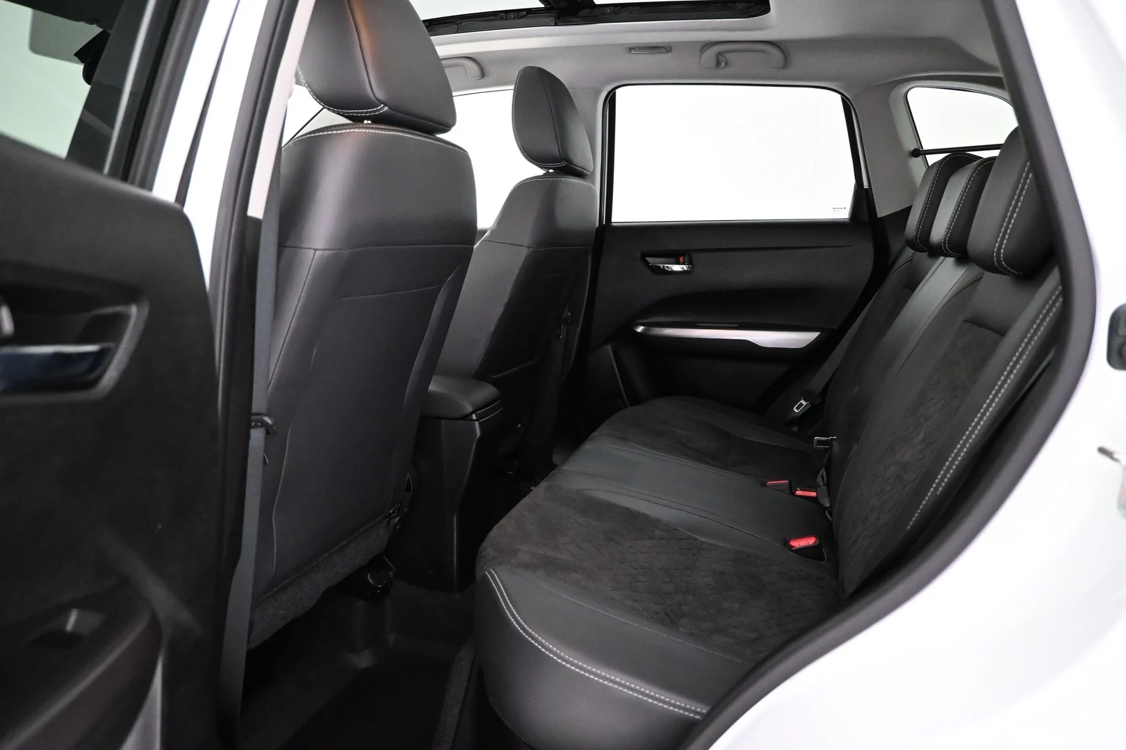 Car Image - 393NHazMXLg35TceCa4sGV