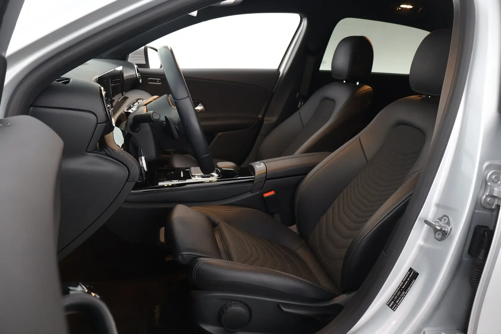 Car Image - pnSsbWm5YQi2TzRG9hQT7