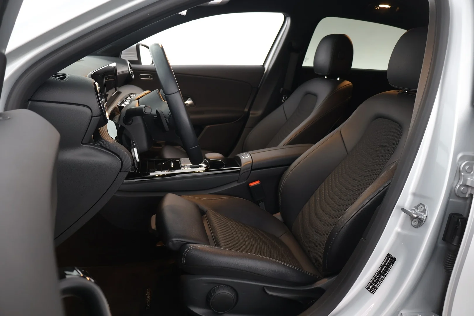 Car Image - pnSsbWm5YQi2TzRG9hQT7