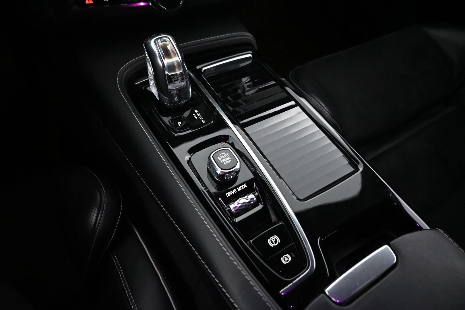 Car Image - 54Lg1AWJt3daw8pv0ksRiT