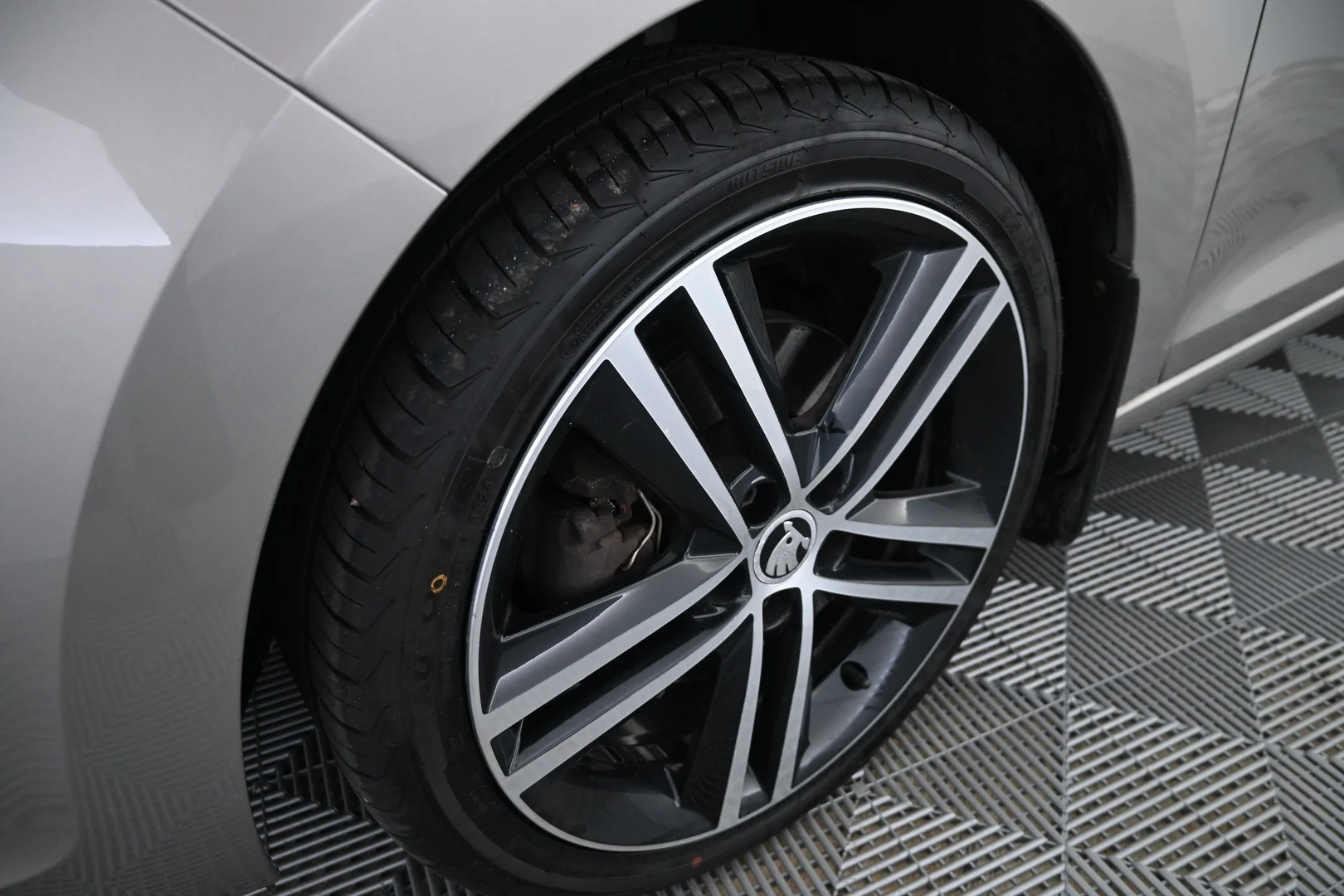 Car Image - 2onbHT1wZtXXSZwPR4e7js