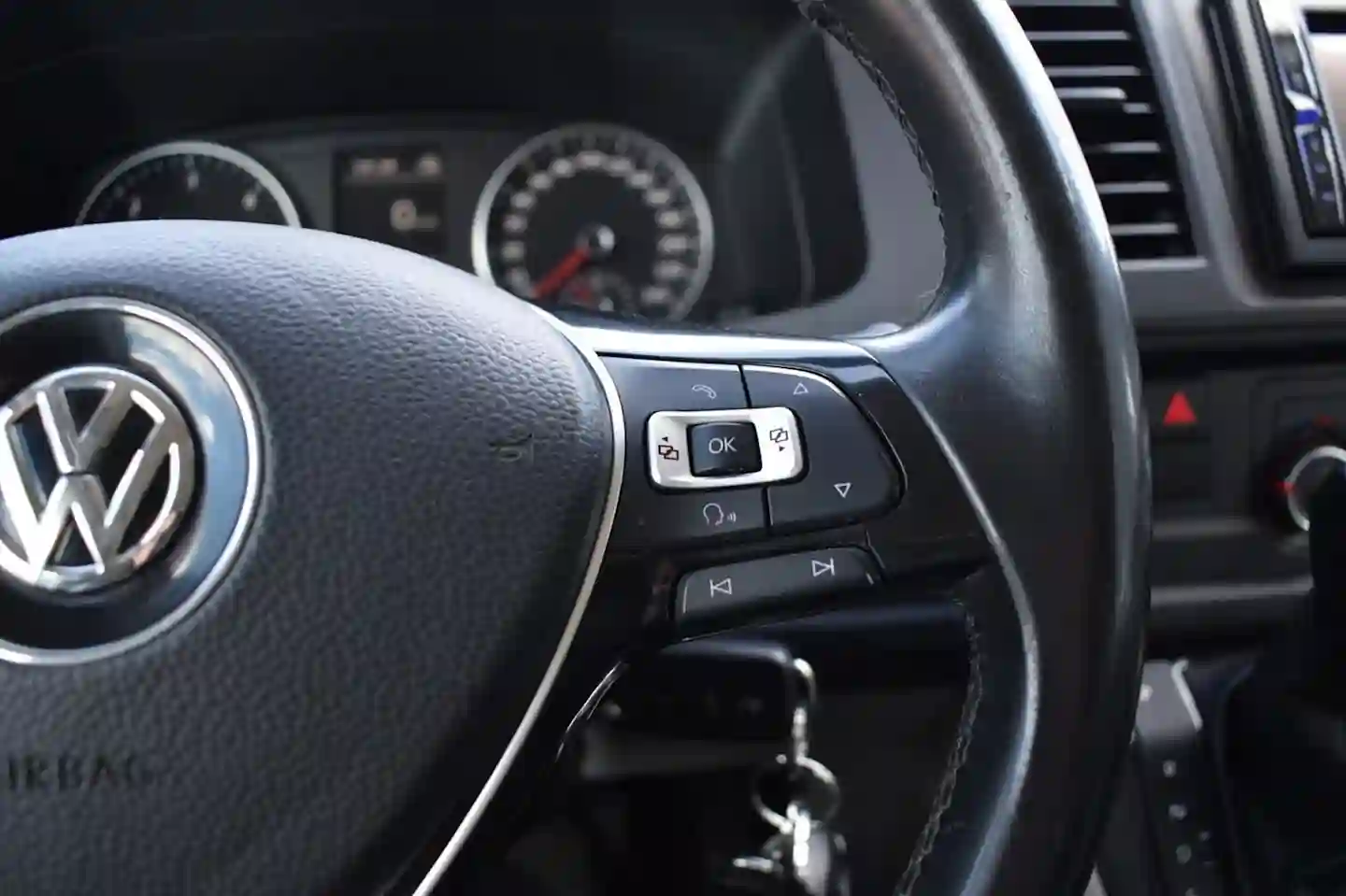 Car Image - 2NYKtJ78APxa5eJr89sRX2