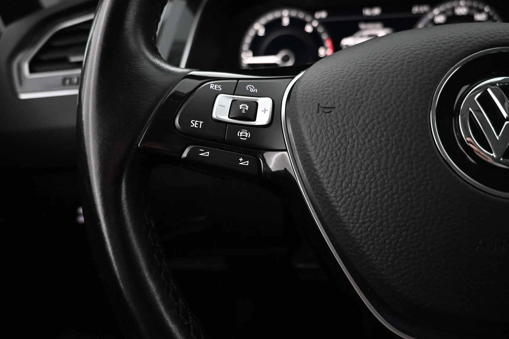 Car Image - 1V7qZiRkbHWPK9SxtkdEYP