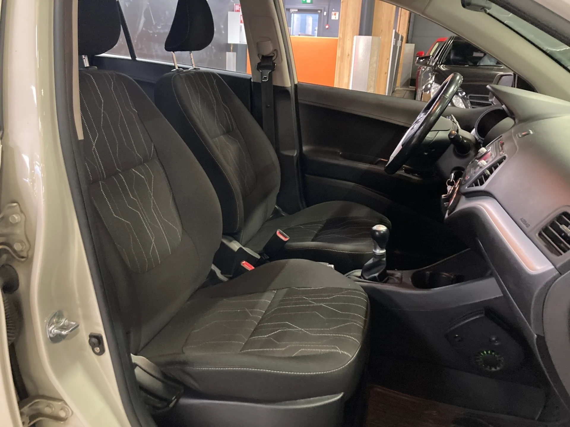 Car Image - 3SBWGIomatyZlpPiFDhFnL