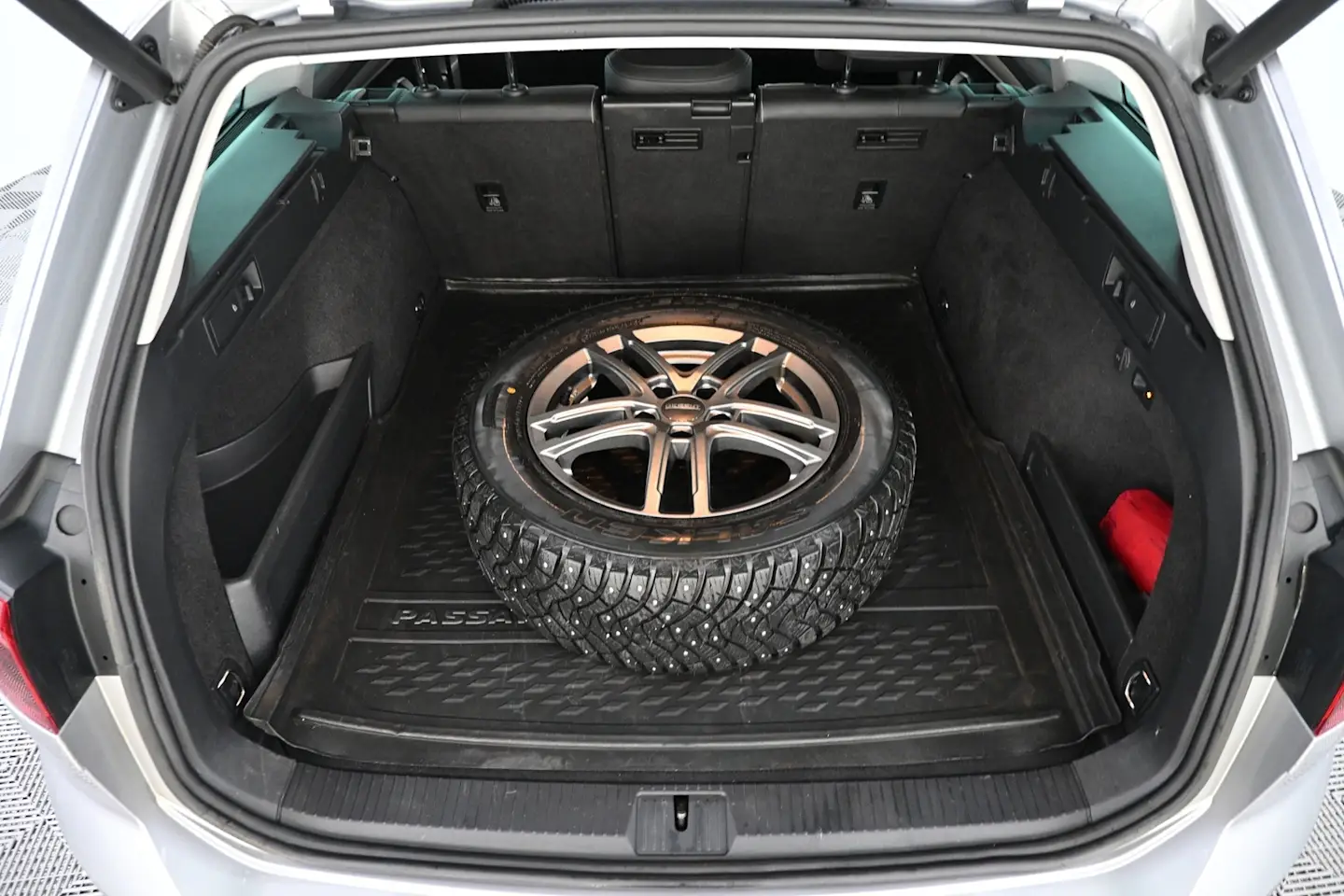 Car Image - 4WxI4rjex6lI6QBCWIs0GX