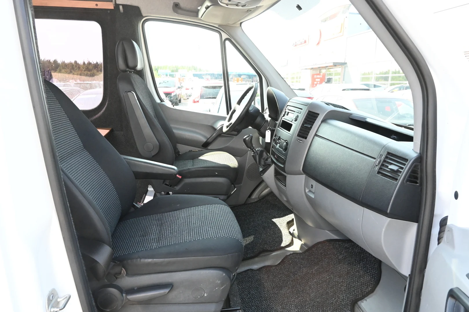Car Image - 4E1i02jUaH74m7UaDlL5Dc