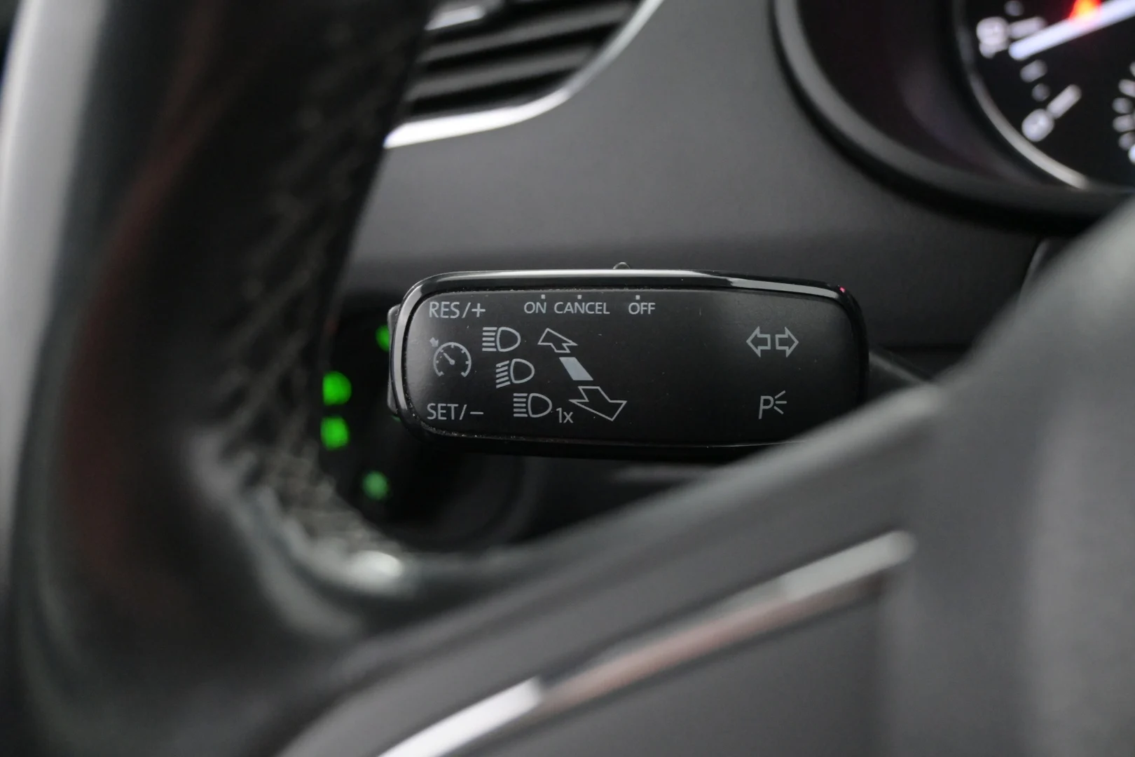 Car Image - 3pB152dZ9HEXegbXaX8Q10