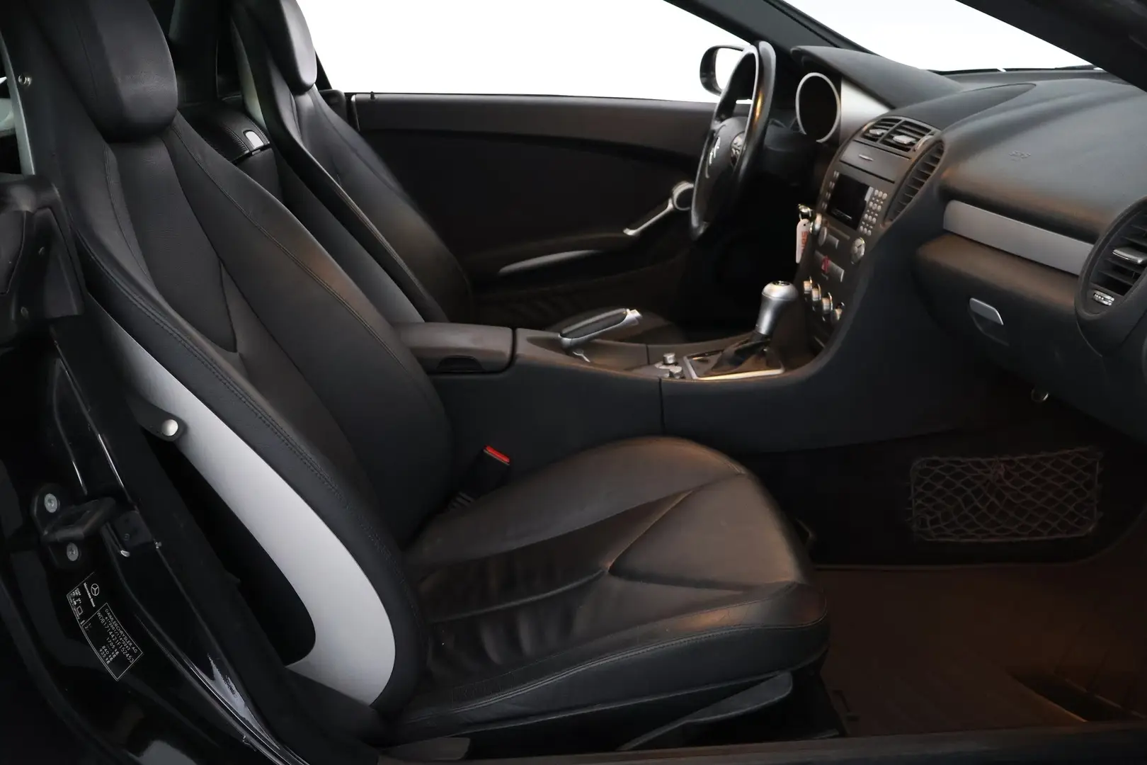Car Image - 5CYg7B1afyyczUASzCwrWe