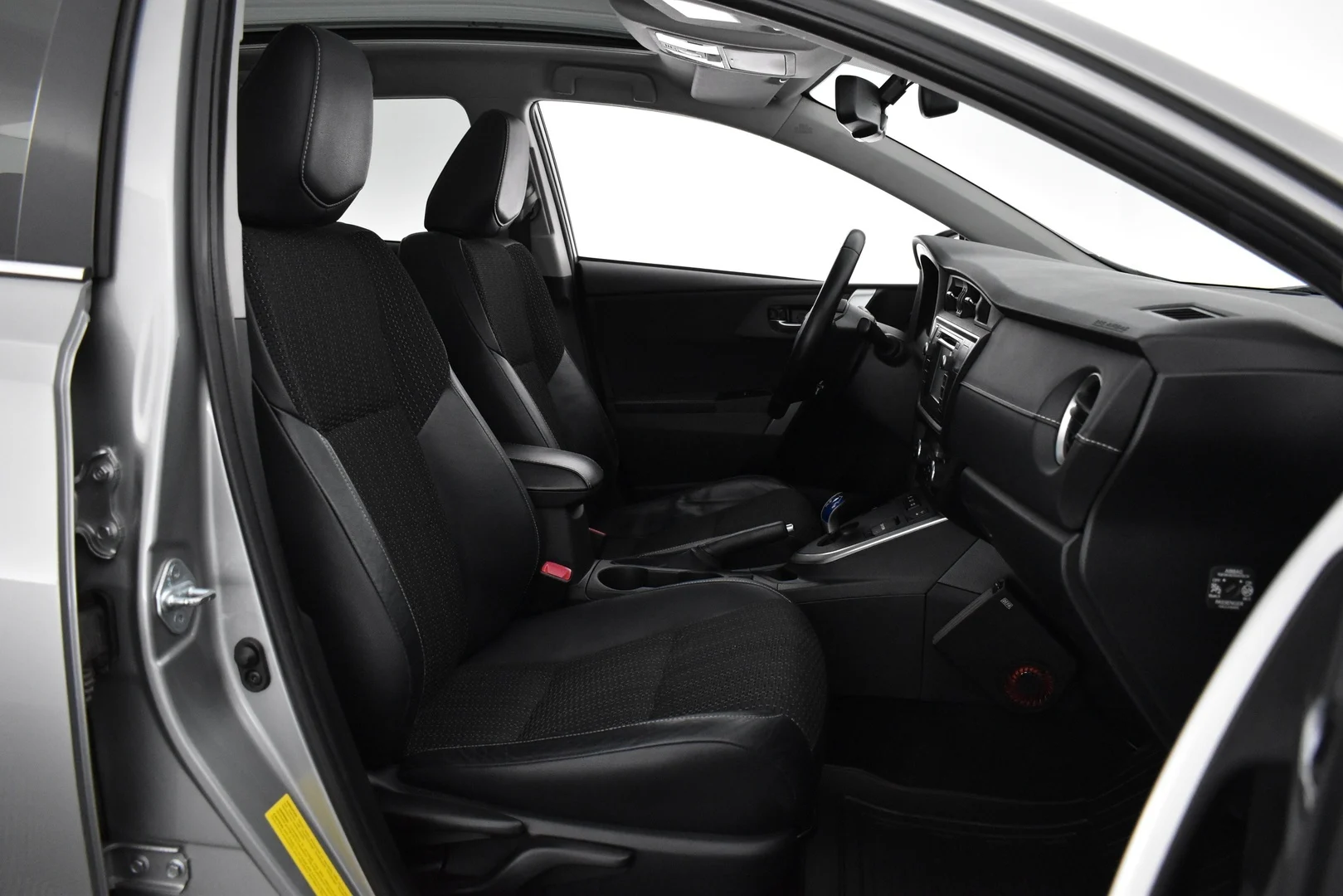 Car Image - 5xqhFfPCgERroUhwdKmFej