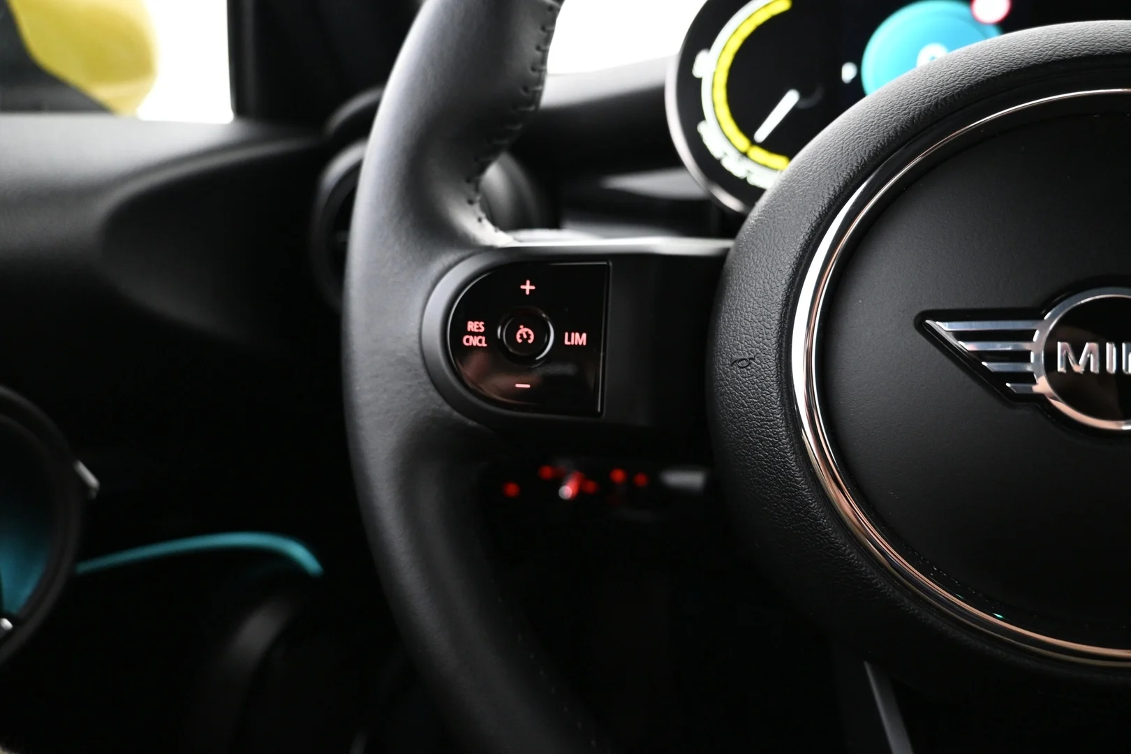 Car Image - 2rLjjwjb0wrKYouZLb45Fa