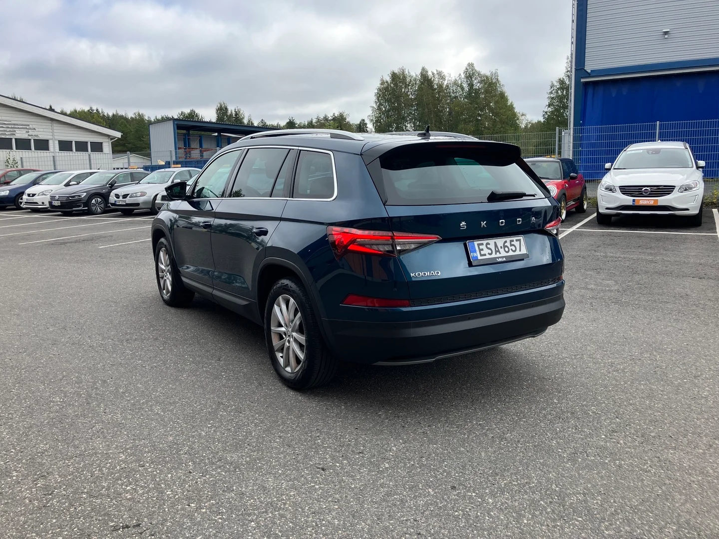 Car Image - FZcZmBvXsrdqV9vLdm3NM