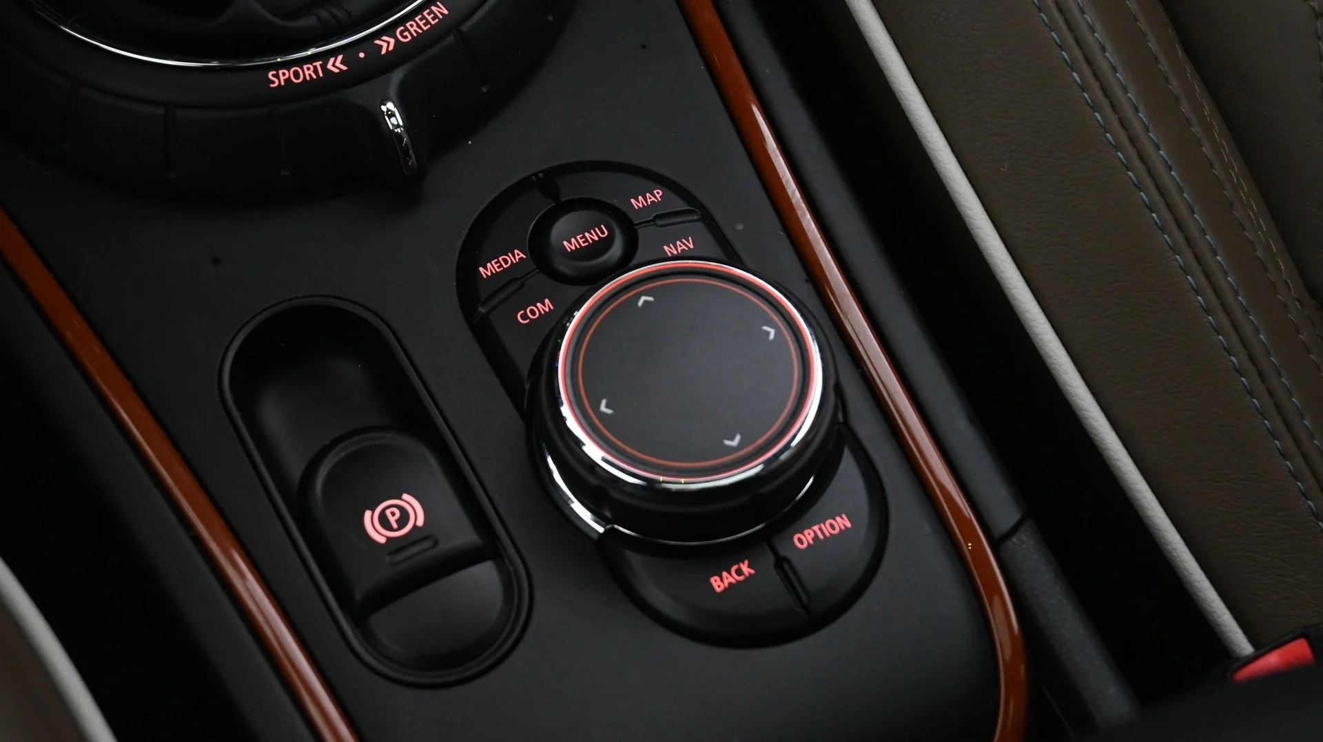 Car Image - 6QMWjWuo4ZqsJV5SzgEY9G