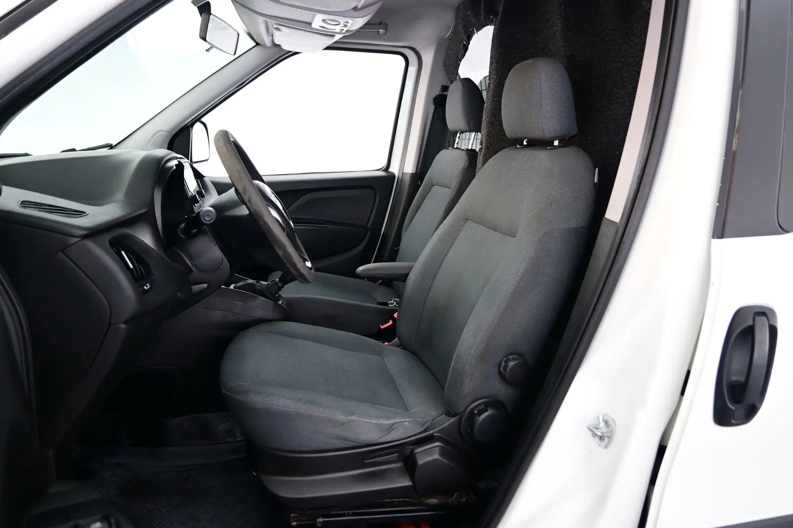 Car Image - 2xwtwzHRRtbAFF870g7ch7