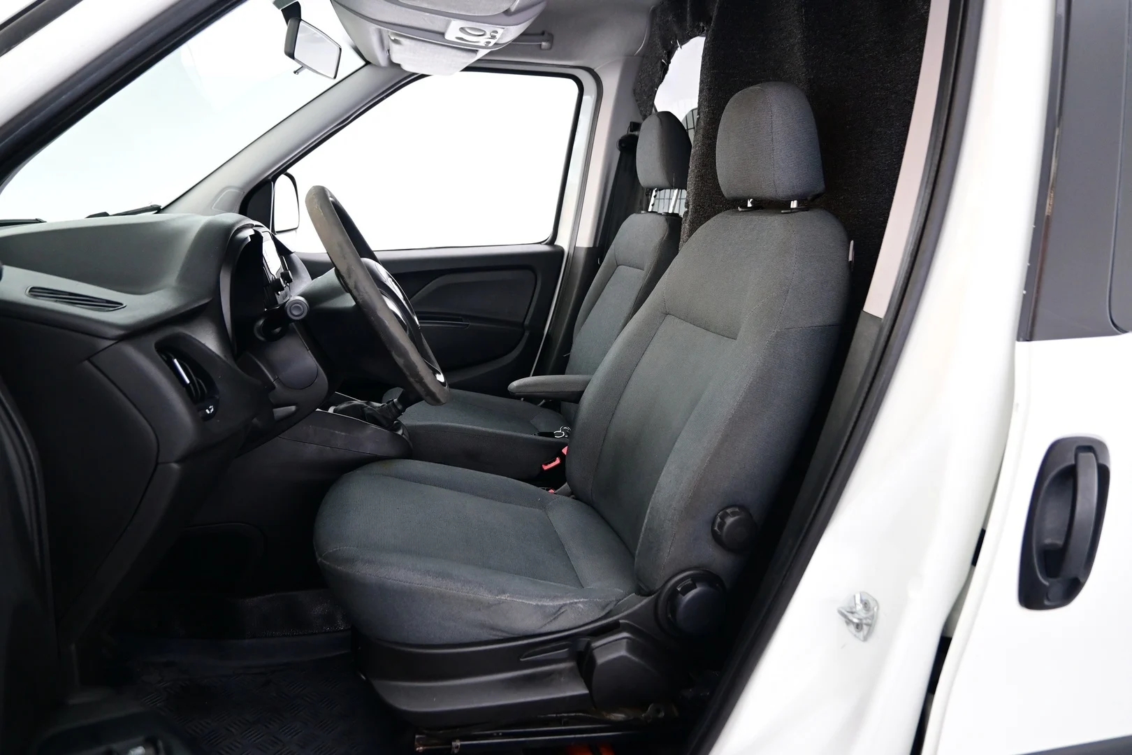 Car Image - 2xwtwzHRRtbAFF870g7ch7