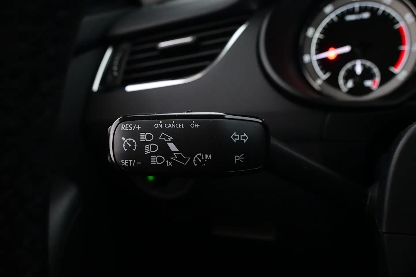 Car Image - Iy3yJM8V4h9xhr17REdd4