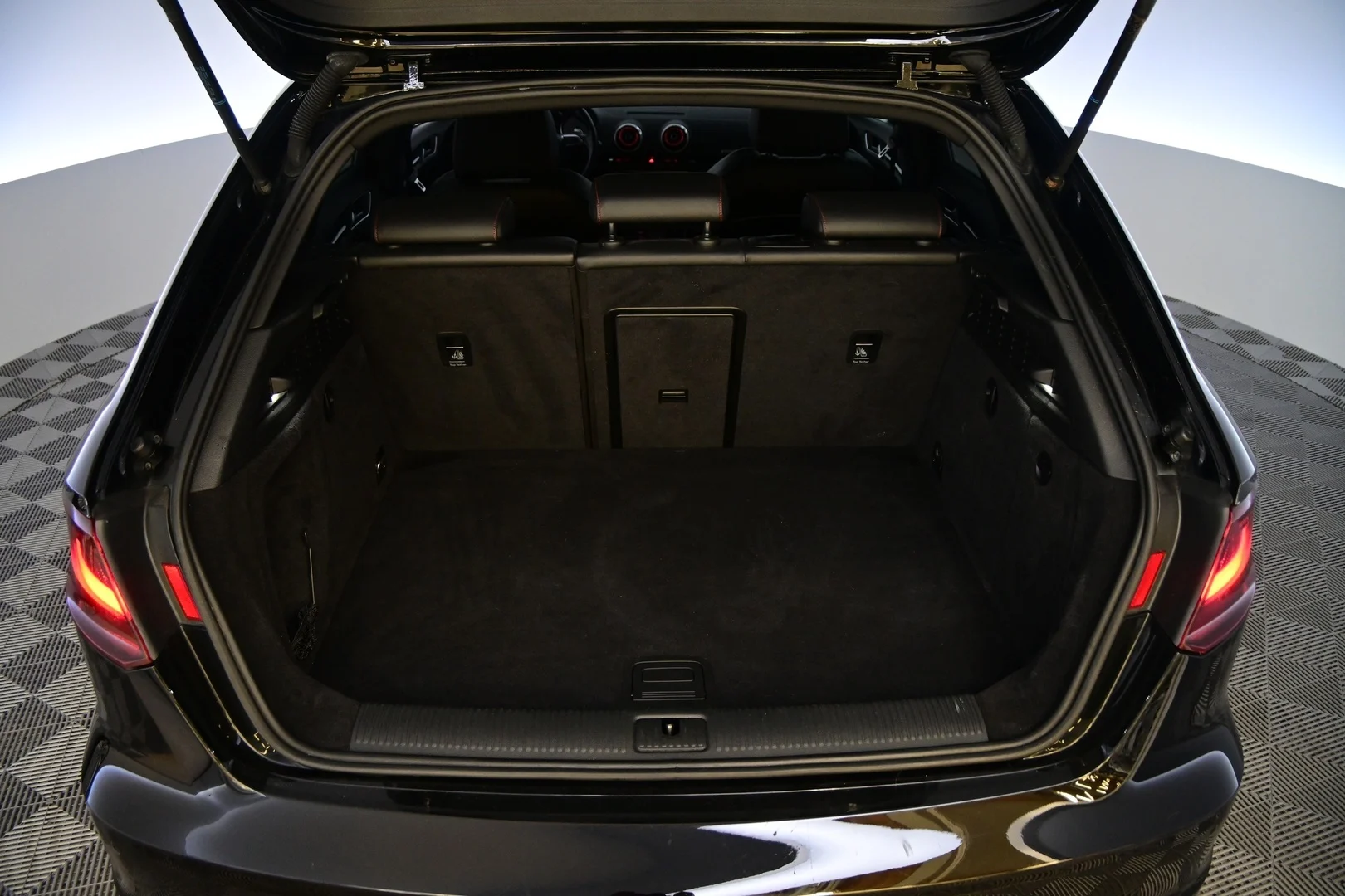 Car Image - 1YbHLCdSPqmgdphdeYn5O4