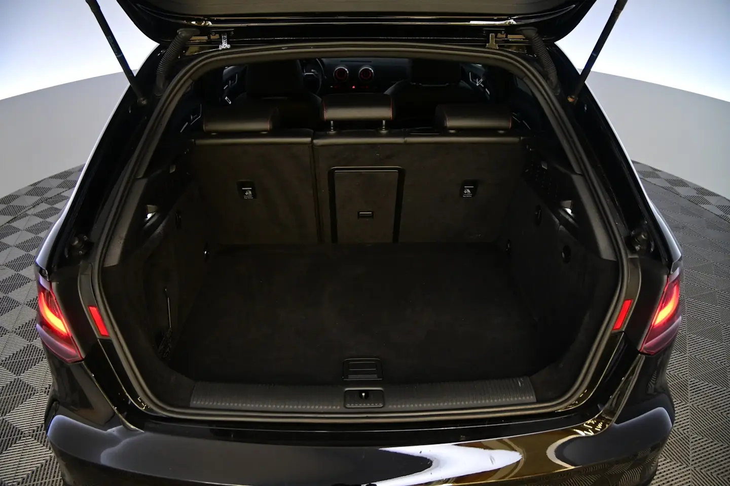 Car Image - 1YbHLCdSPqmgdphdeYn5O4