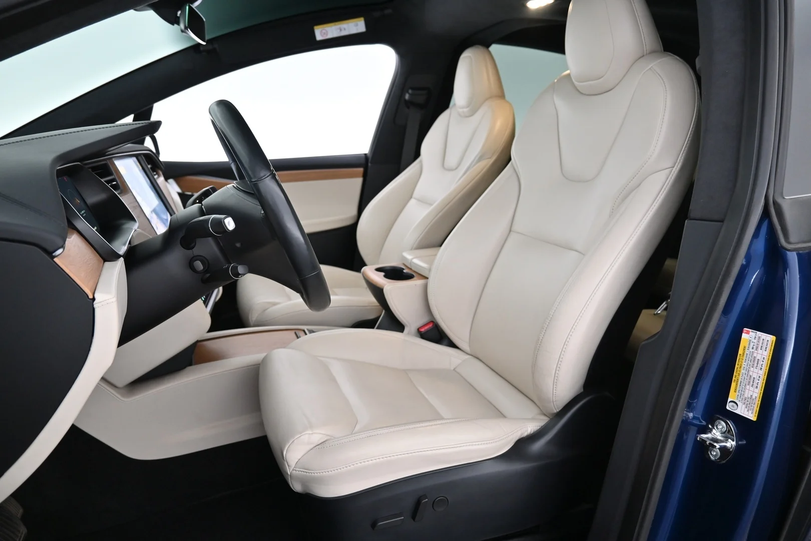 Car Image - ChJHyhUTw0z3gD7FAa0dA