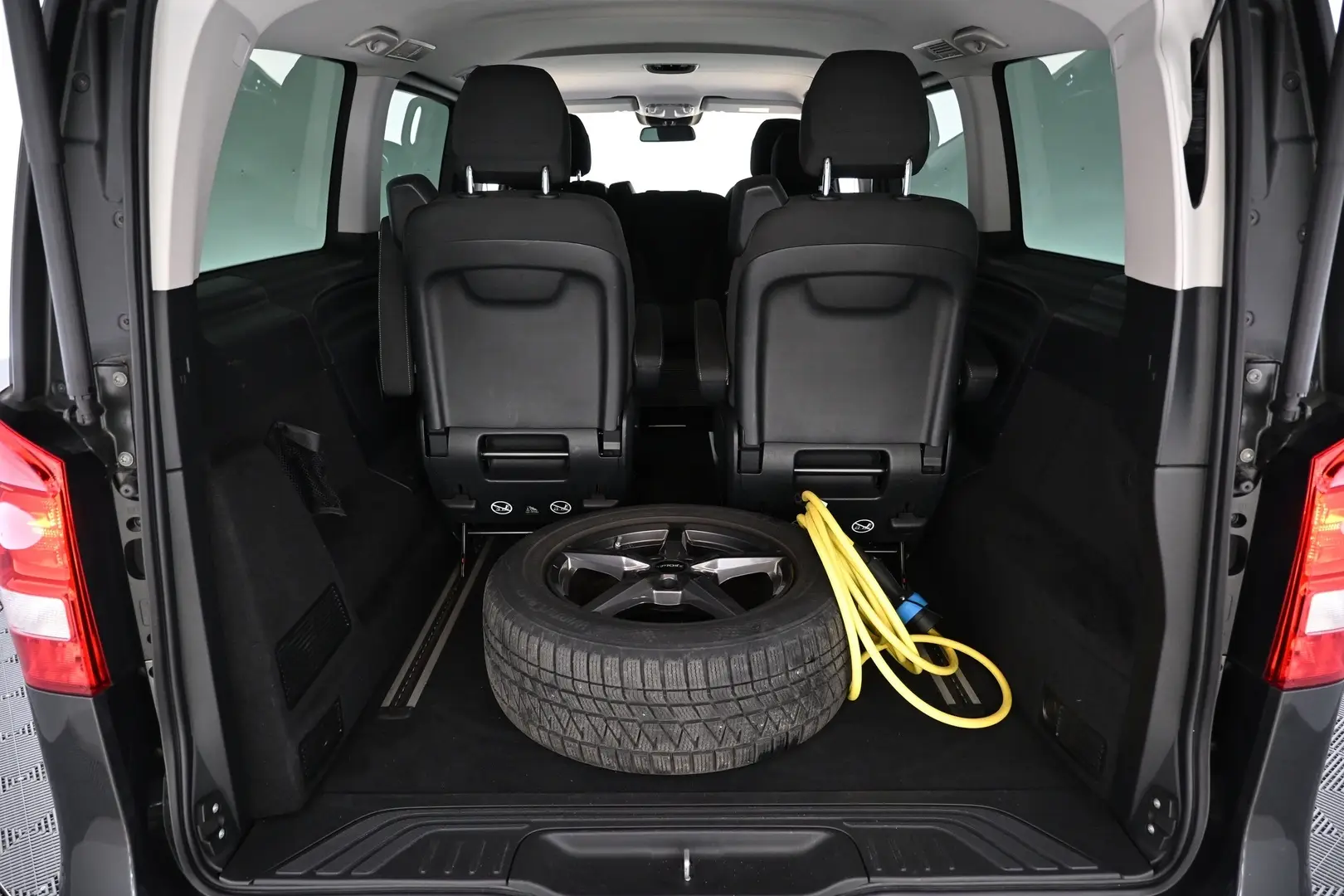 Car Image - 2wG2QD1PQkFrjMiN9UdJkV