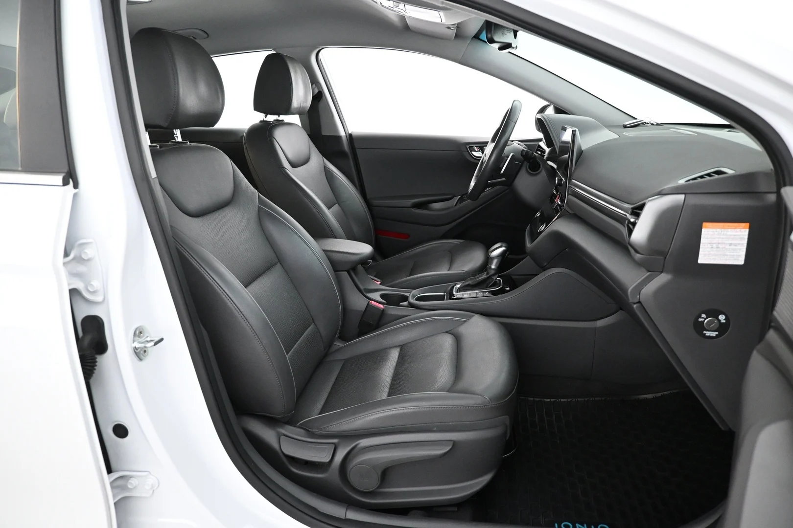 Car Image - 33sIctCa3a0nfm4K22bIgj