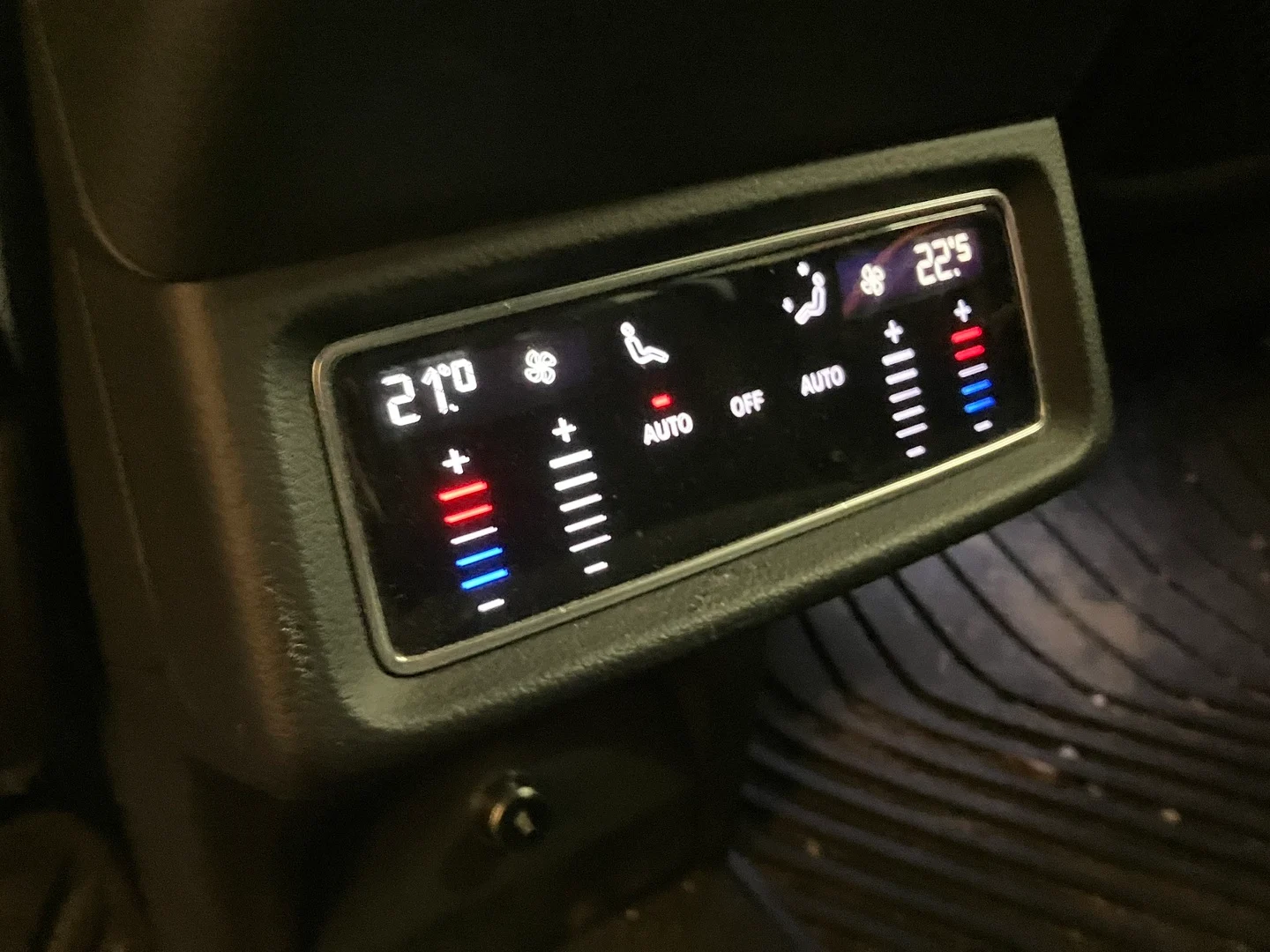 Car Image - 1Fd1T5uJMC3zTMcNtCQD6F