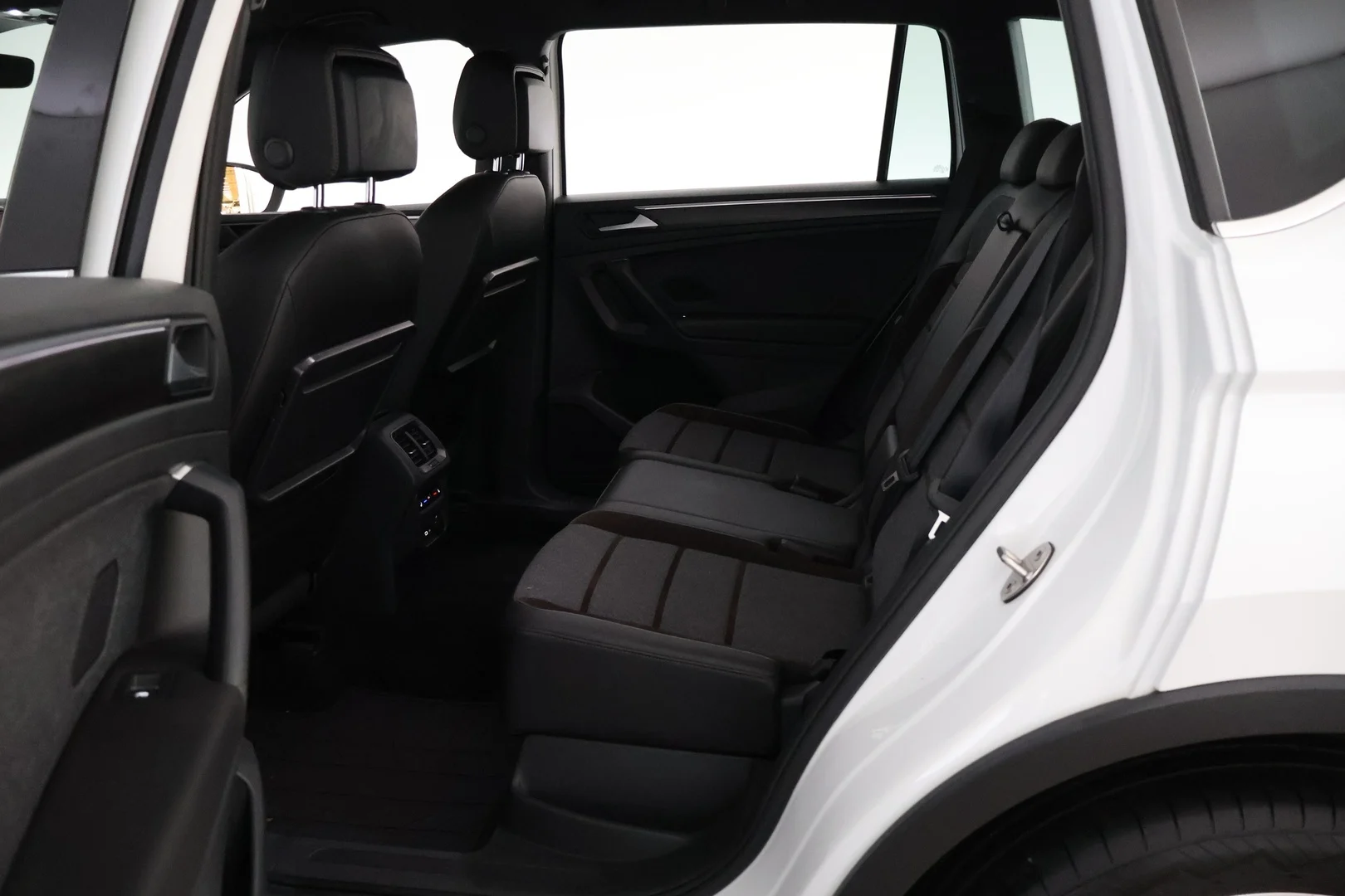 Car Image - 77KrzsmlvfeayfRYEfRrs0