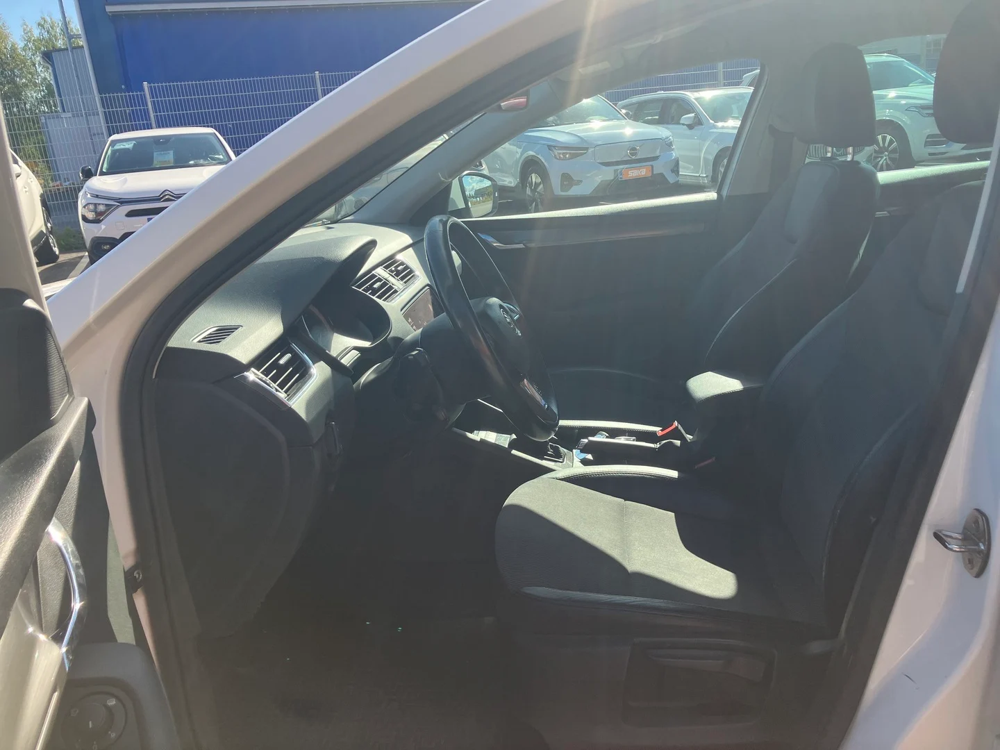 Car Image - 6Wi0IzmUYYn4NZwi6ZUrgv