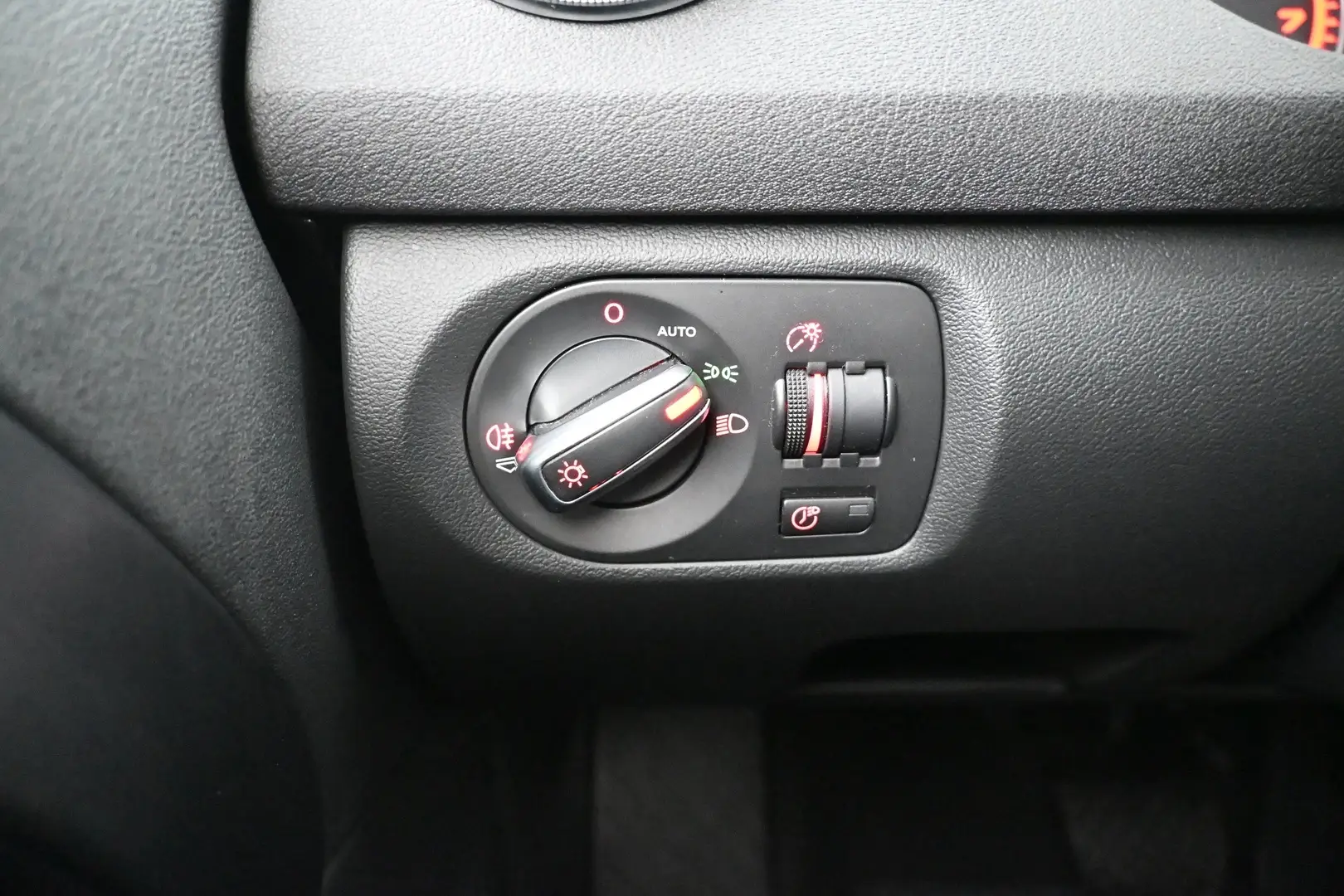 Car Image - 77i0YOQxEd3REugvMcAYaY