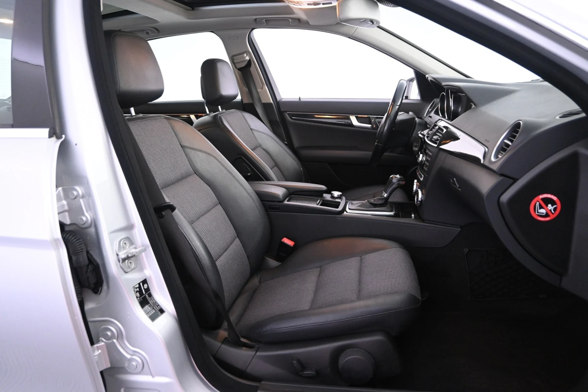 Car Image - 5Bjolkw99wUUYbekY0syEm