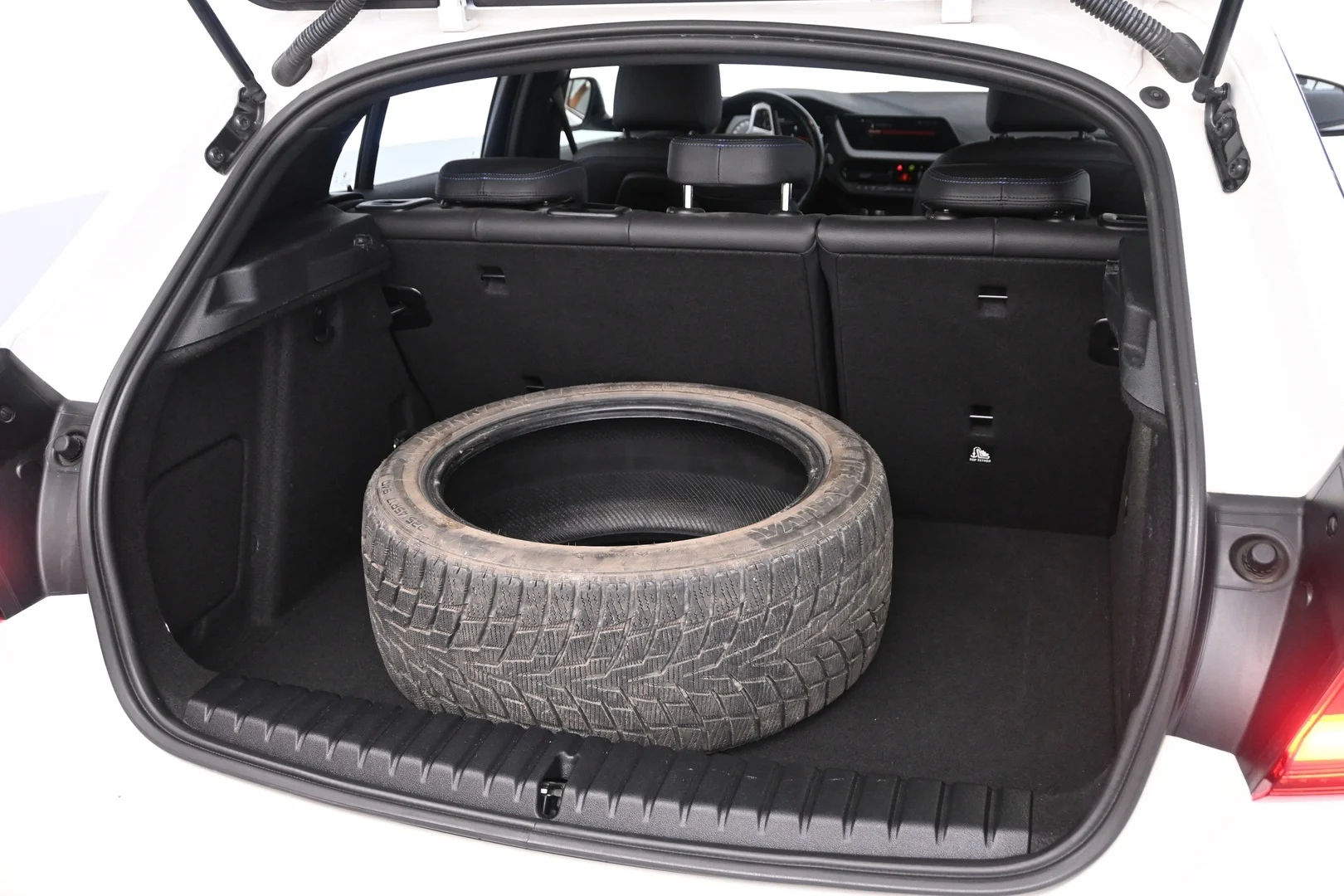 Car Image - 2iA2YQ1HTeyR0X4xzSLDf3
