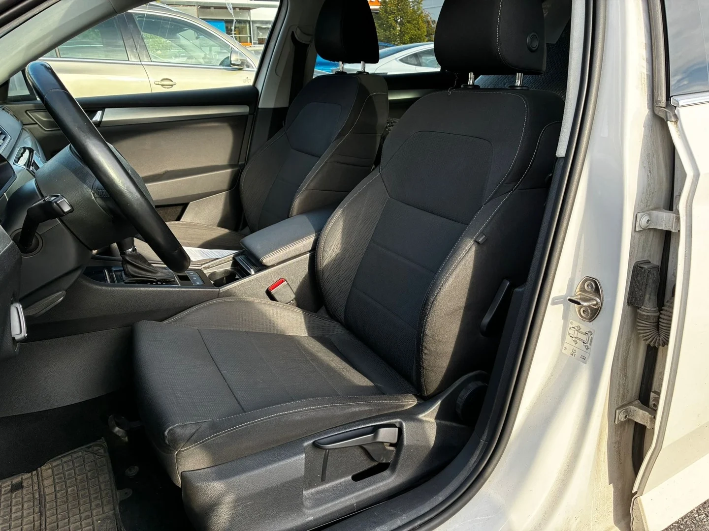 Car Image - 32c4PAQjVDuYAKhii97VKt