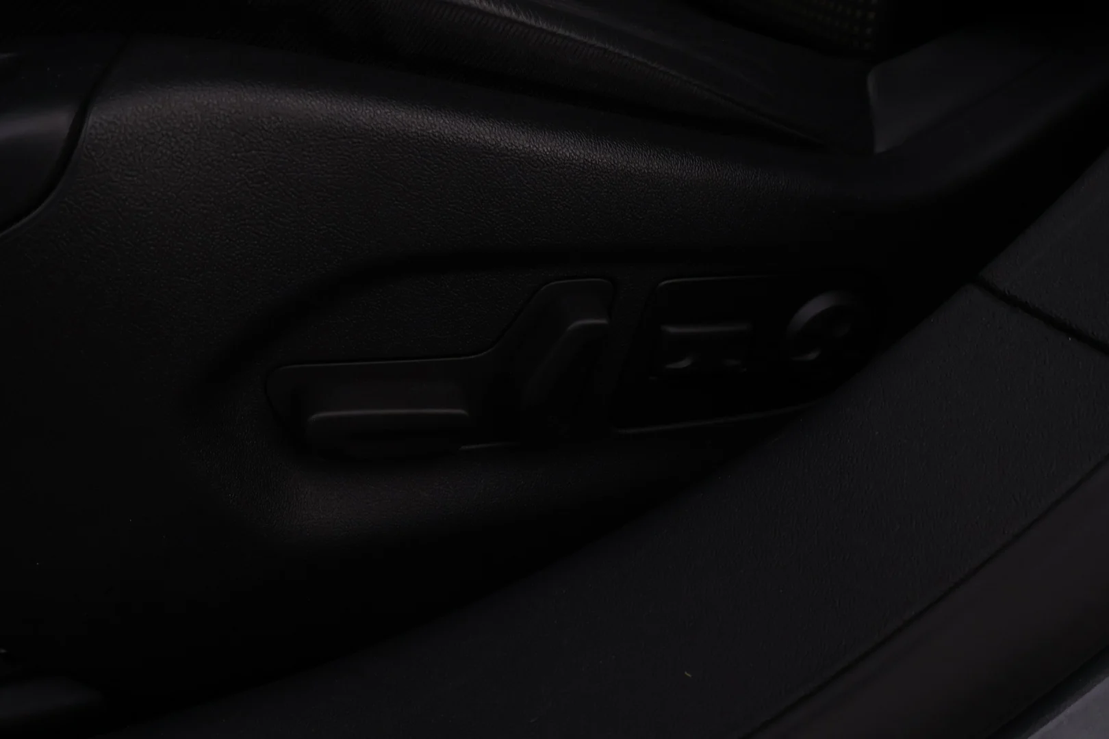 Car Image - 3o88v0xEG25spPdQjQbYpR